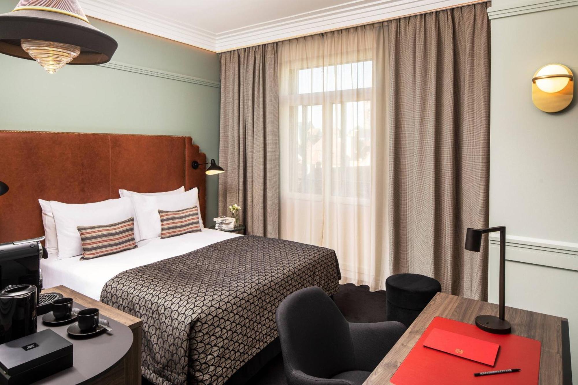 Privilege Queen Room