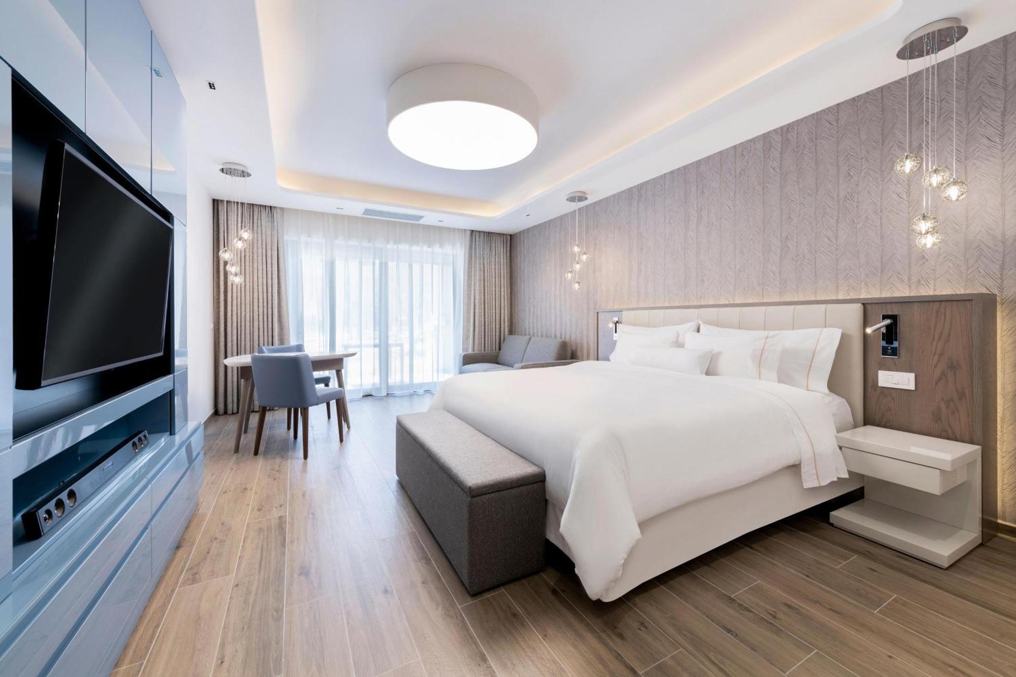 Luxury Garden View Room 1 King
