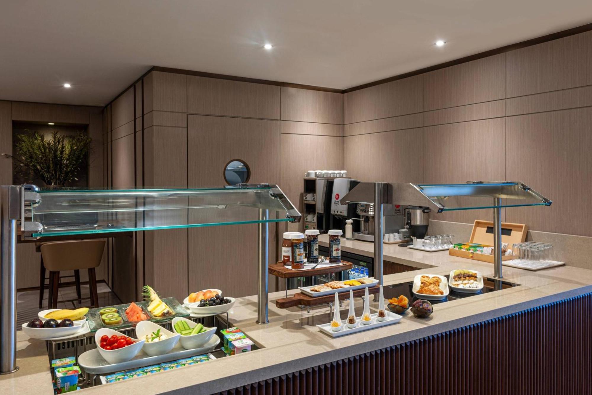 Suite King Marmara con Vista Mare Parziale e Accesso Lounge