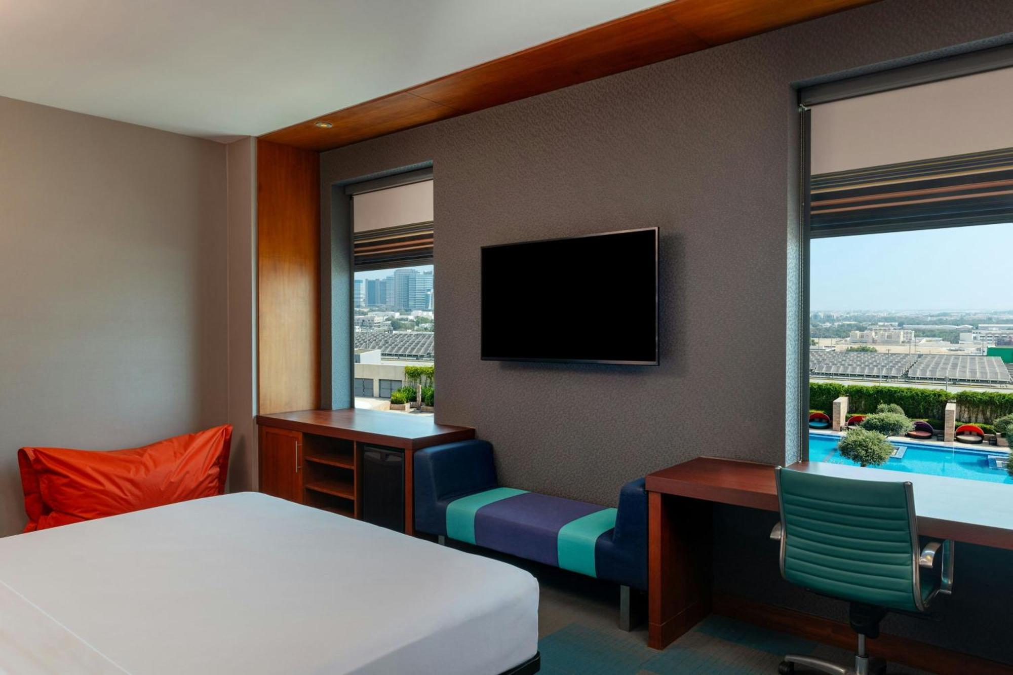 Savvy Plus Room Suite 1 King