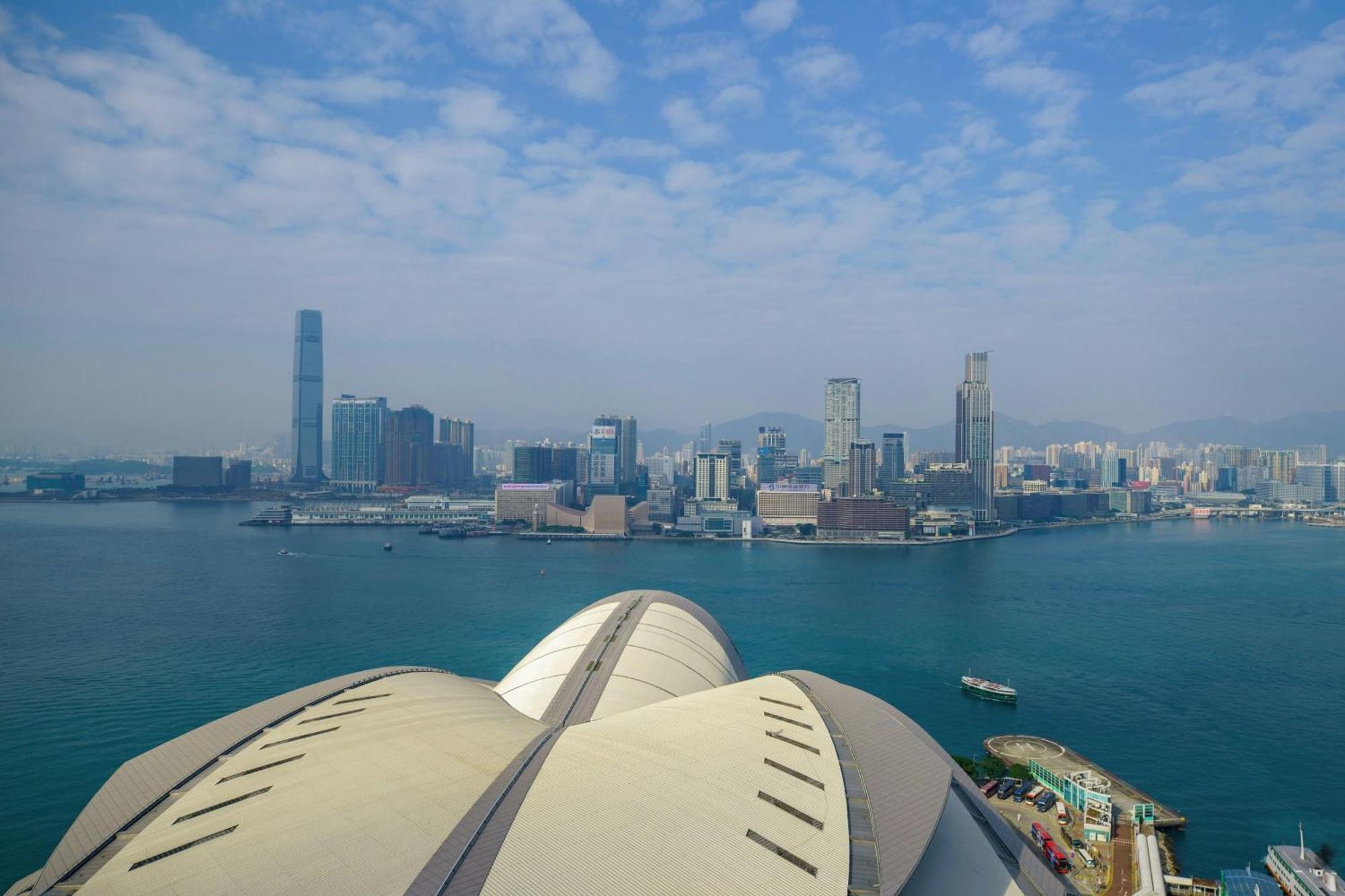 Twin Room Victoria Harbour View