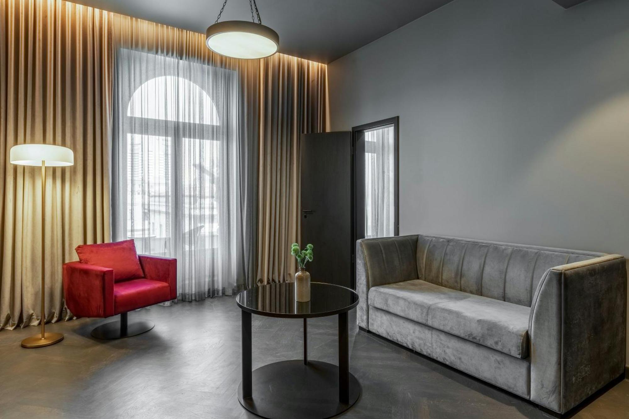 Titanium 1 BedRoom Suite 1 King Bed Balcony