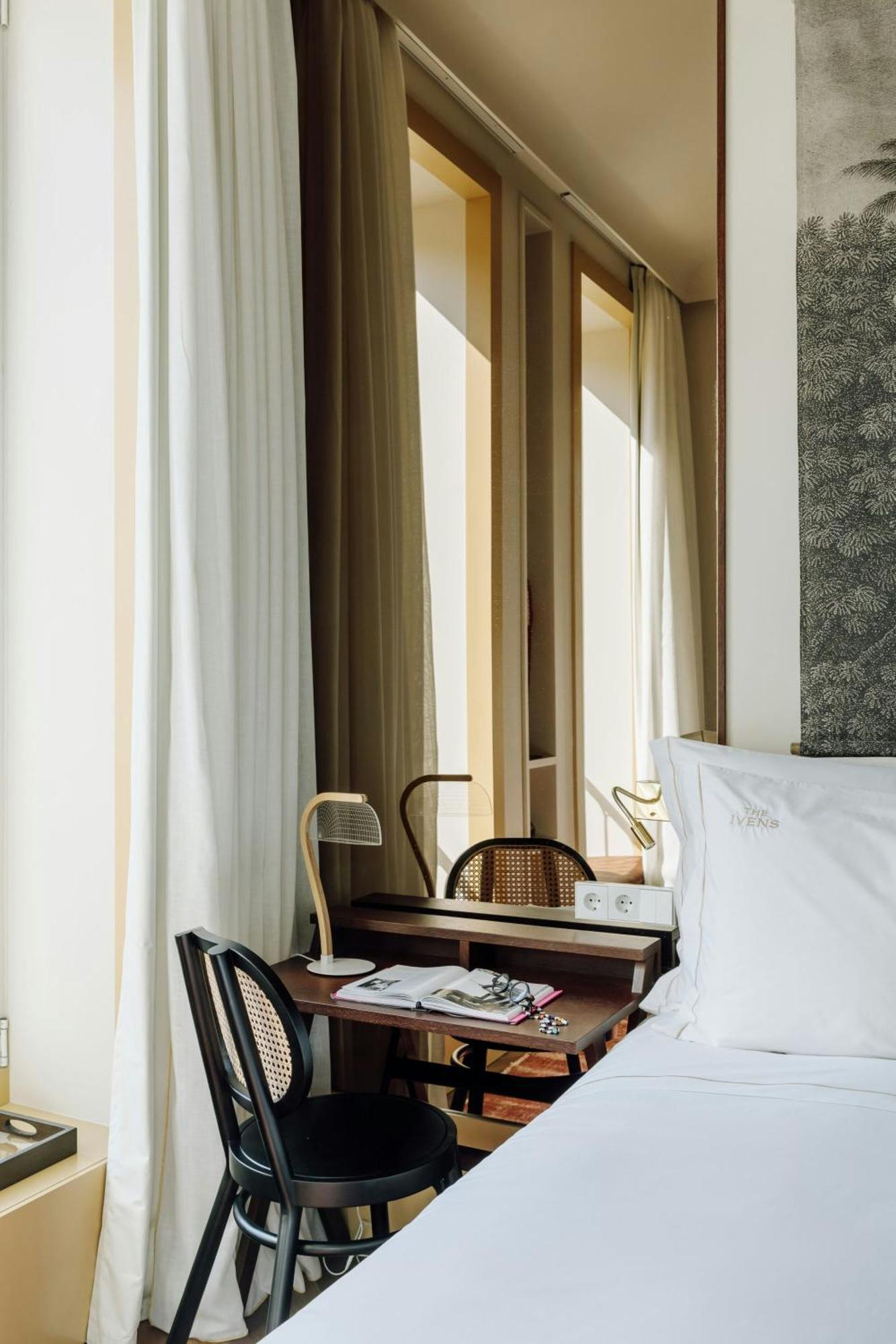 Capelo Guest room 1 King Courtyard view