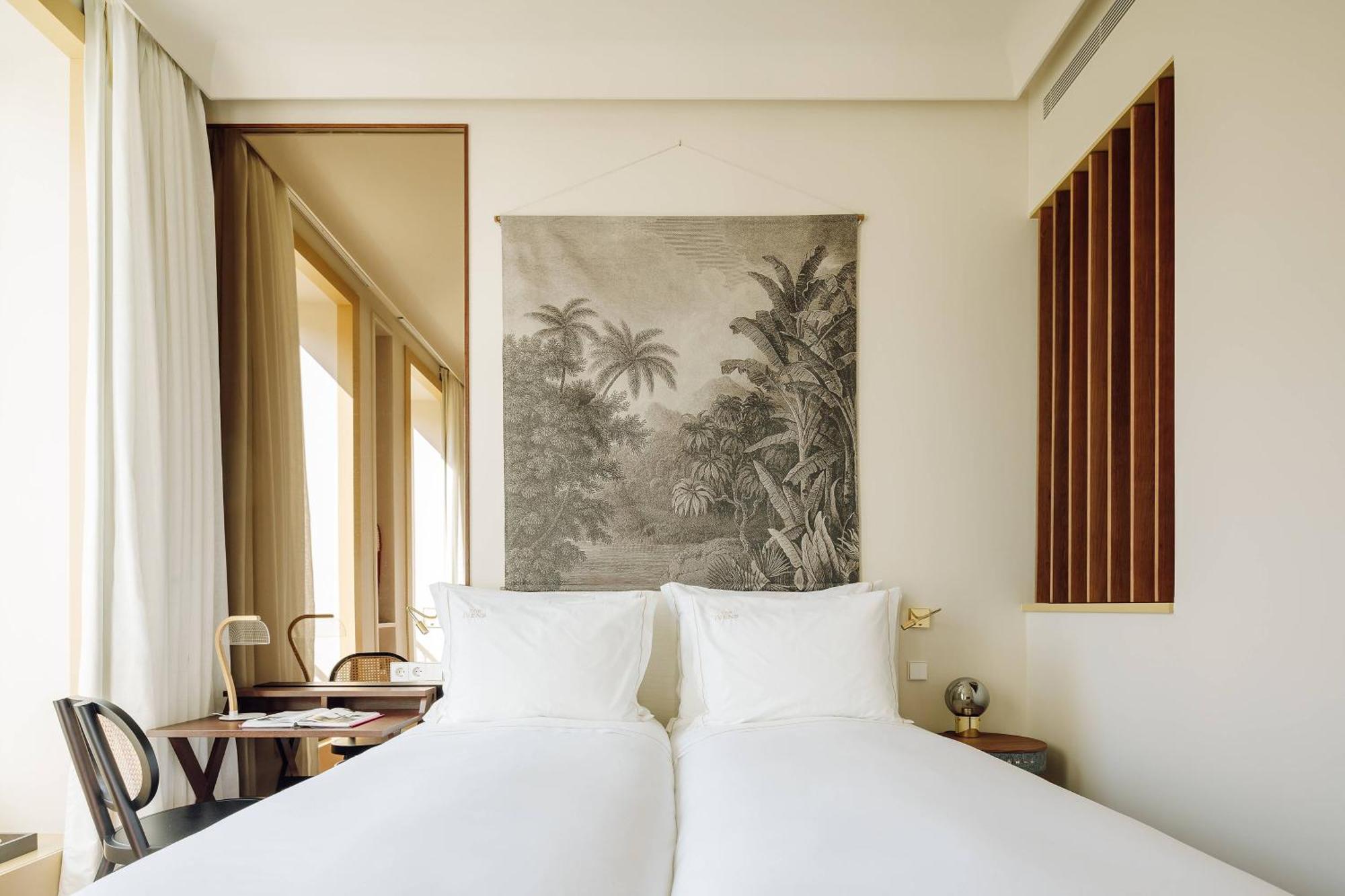Capelo Guest room 1 King Courtyard view