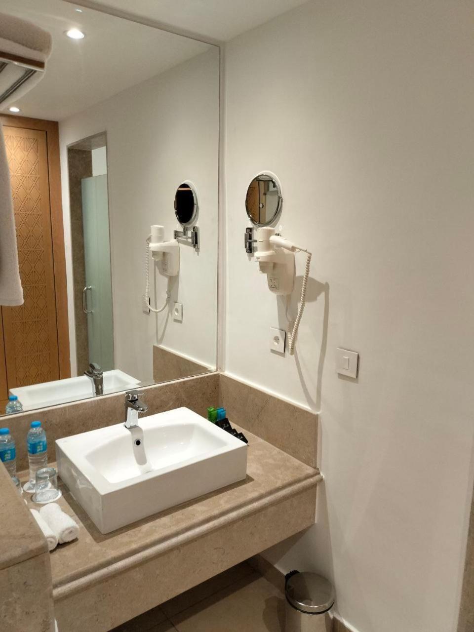Camera Superior Matrimoniale/Doppia con Letti Singoli con Vista Piscina