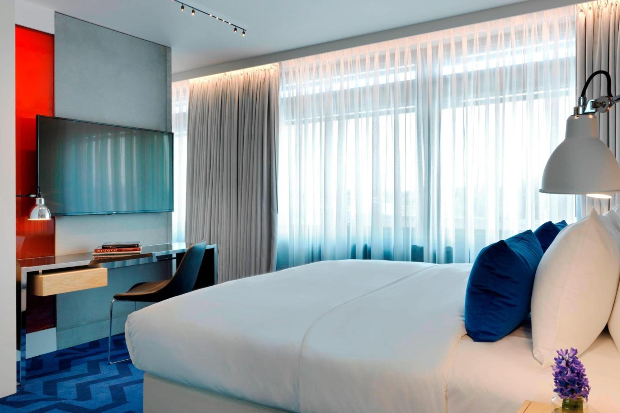 Renaissance Suite Club lounge access 1 Bedroom Suite
