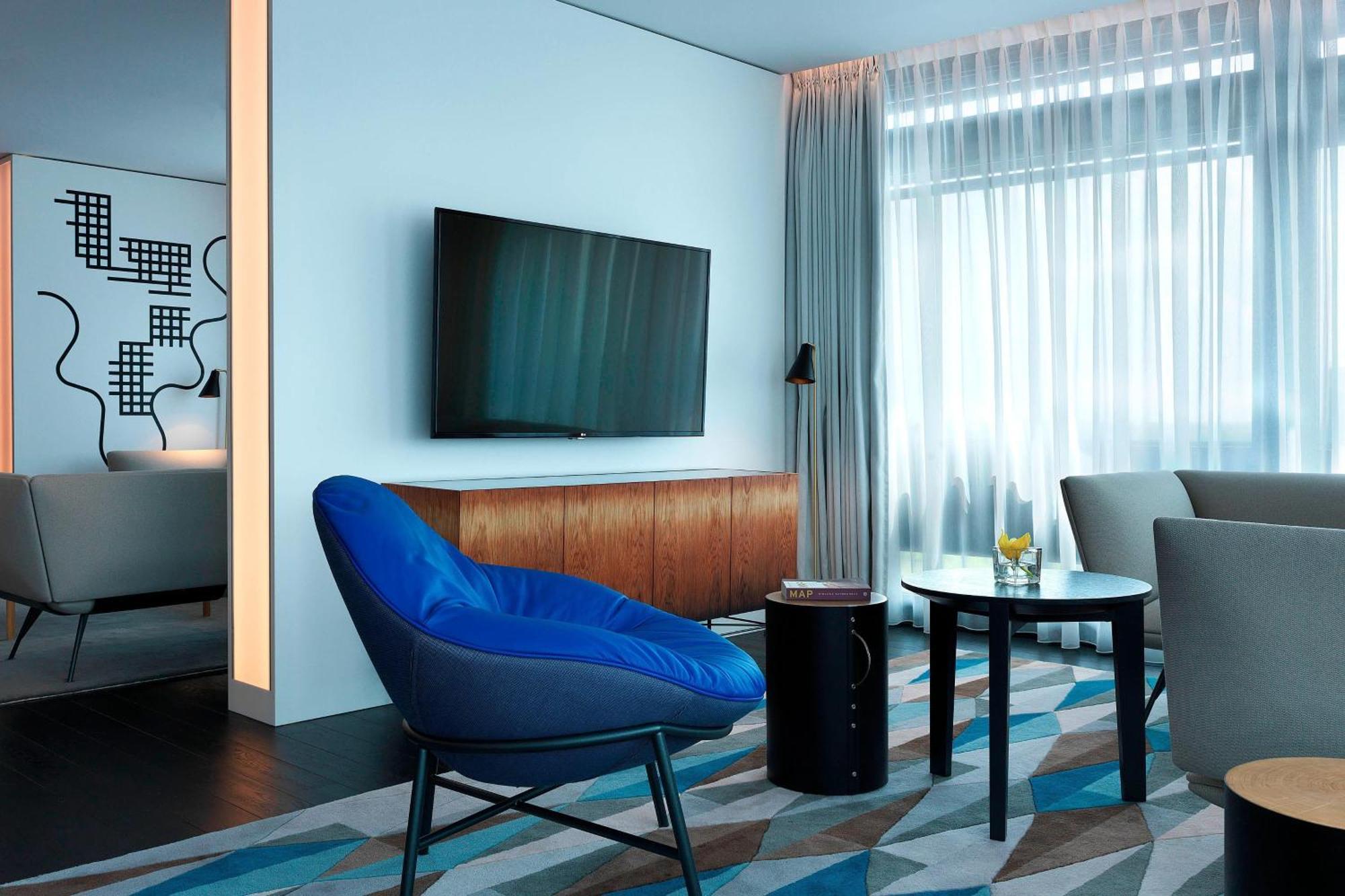 Executive King Room Lounge Access