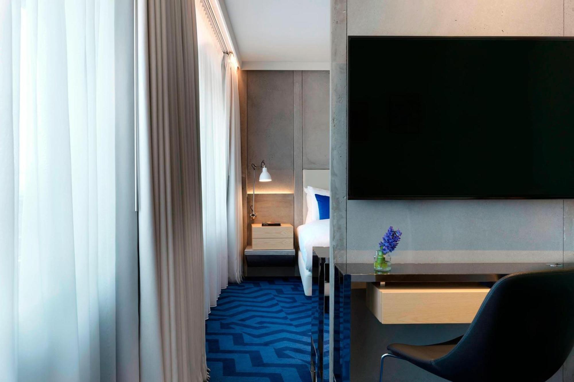 Renaissance Suite Club lounge access 1 Bedroom Suite