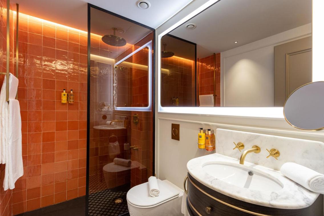 King Suite Spa Bath