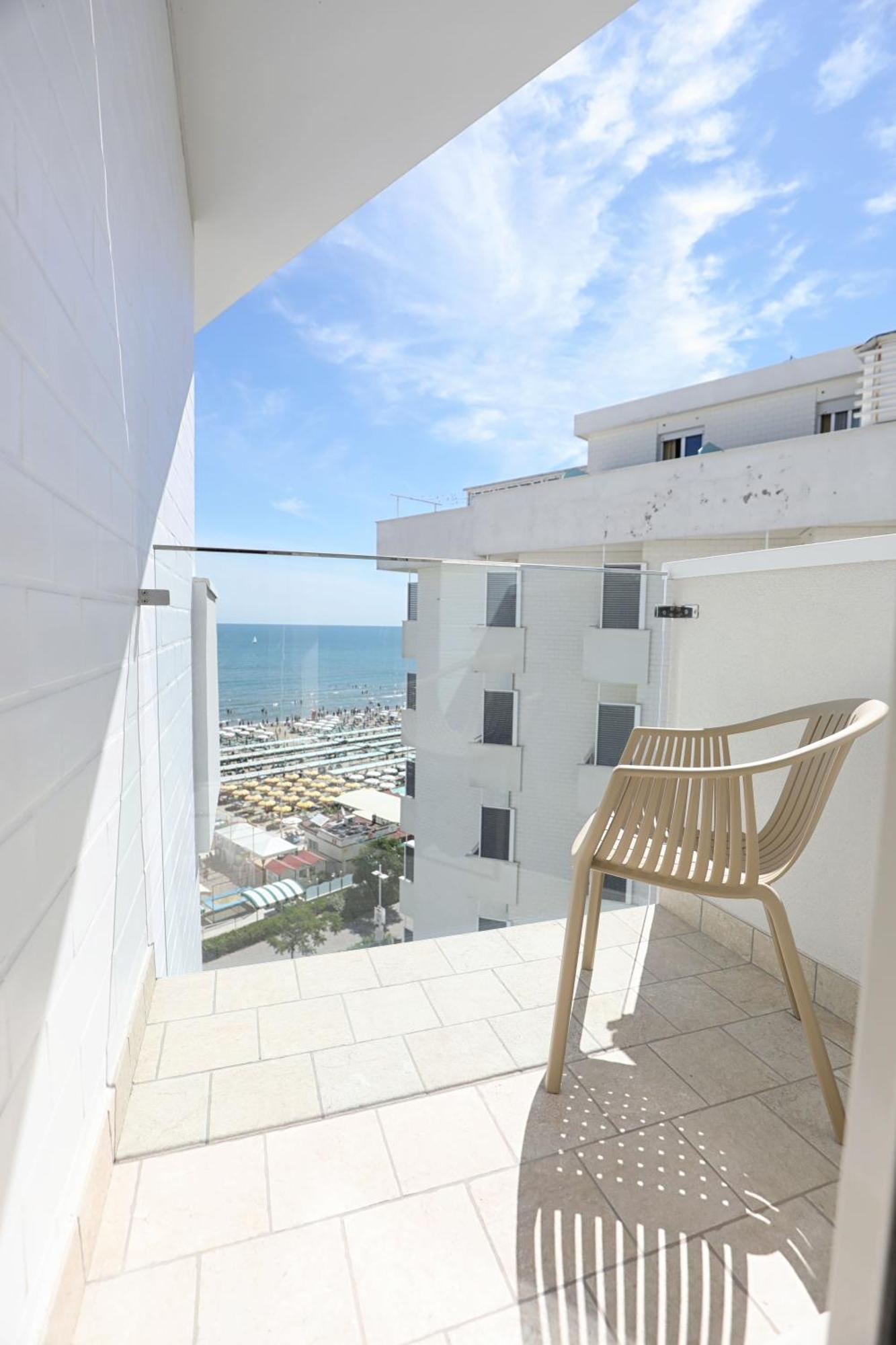Deluxe Double Room Side Sea View