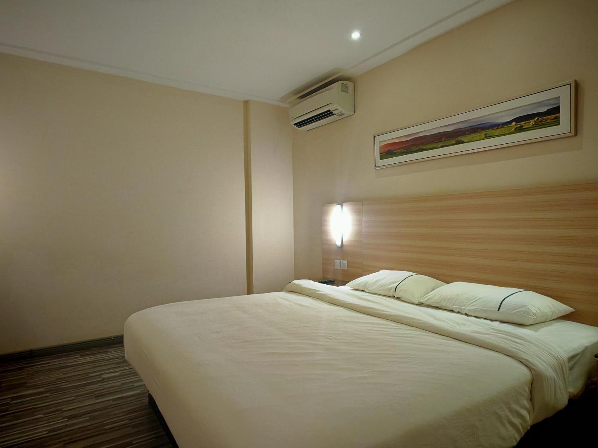 Standard King Windowless