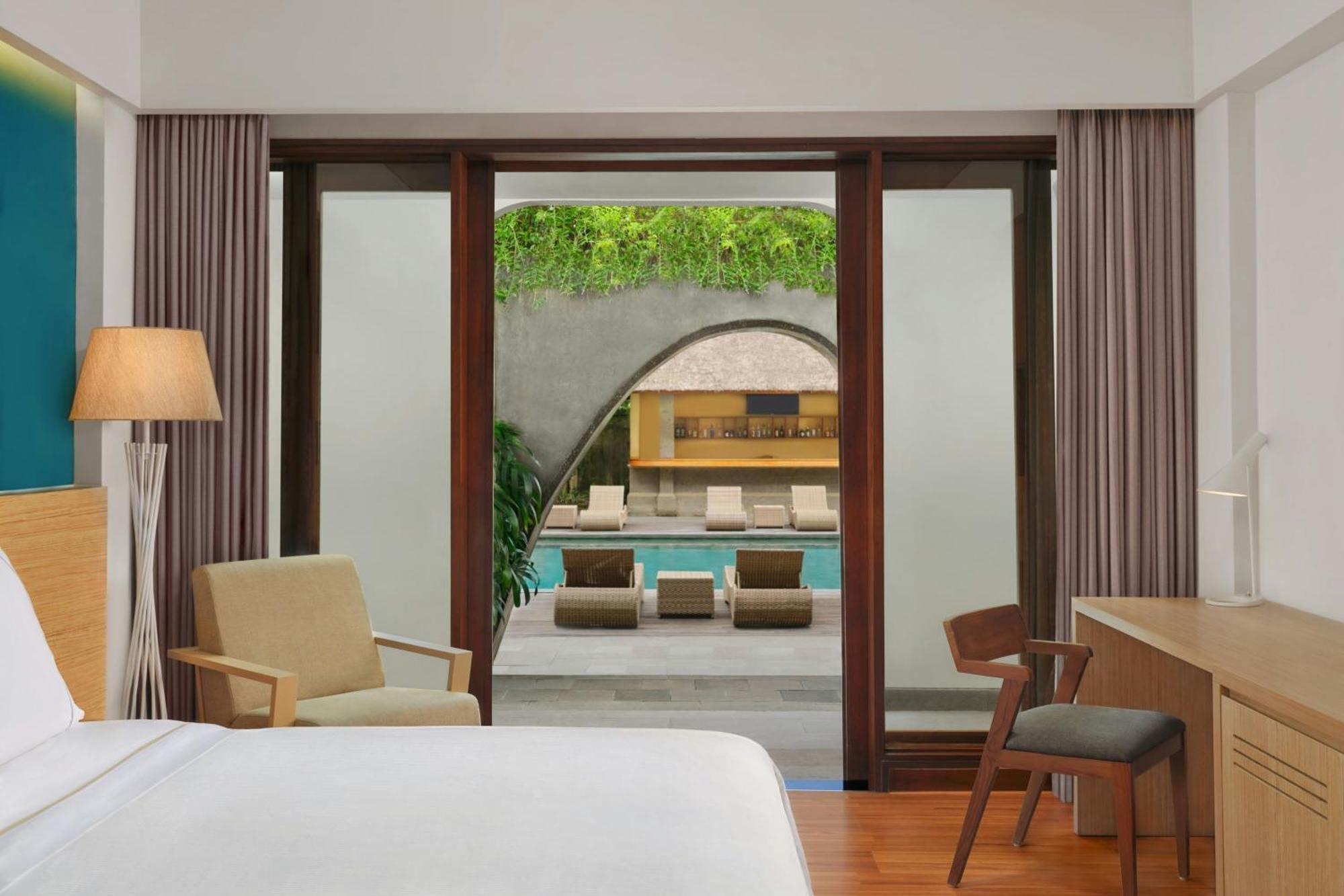 Deluxe Twin Room Pool Access Garden Level Mini Bar Daily Shuttle to Monkey Forest Daily Yoga Bike to borrow Family Activity 24 Hour access to Motion Fitness Center