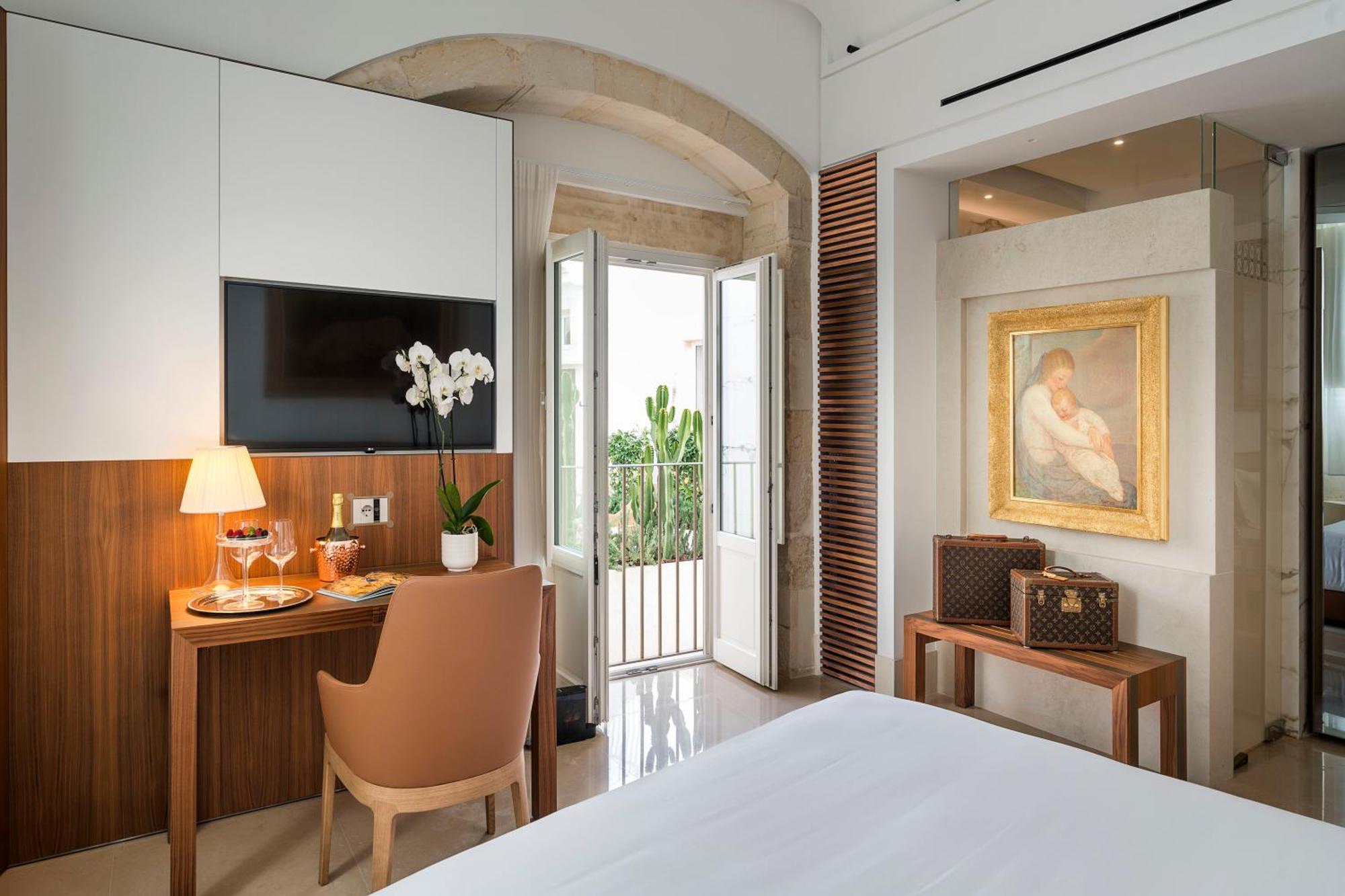 Deluxe Double Room Side Sea View