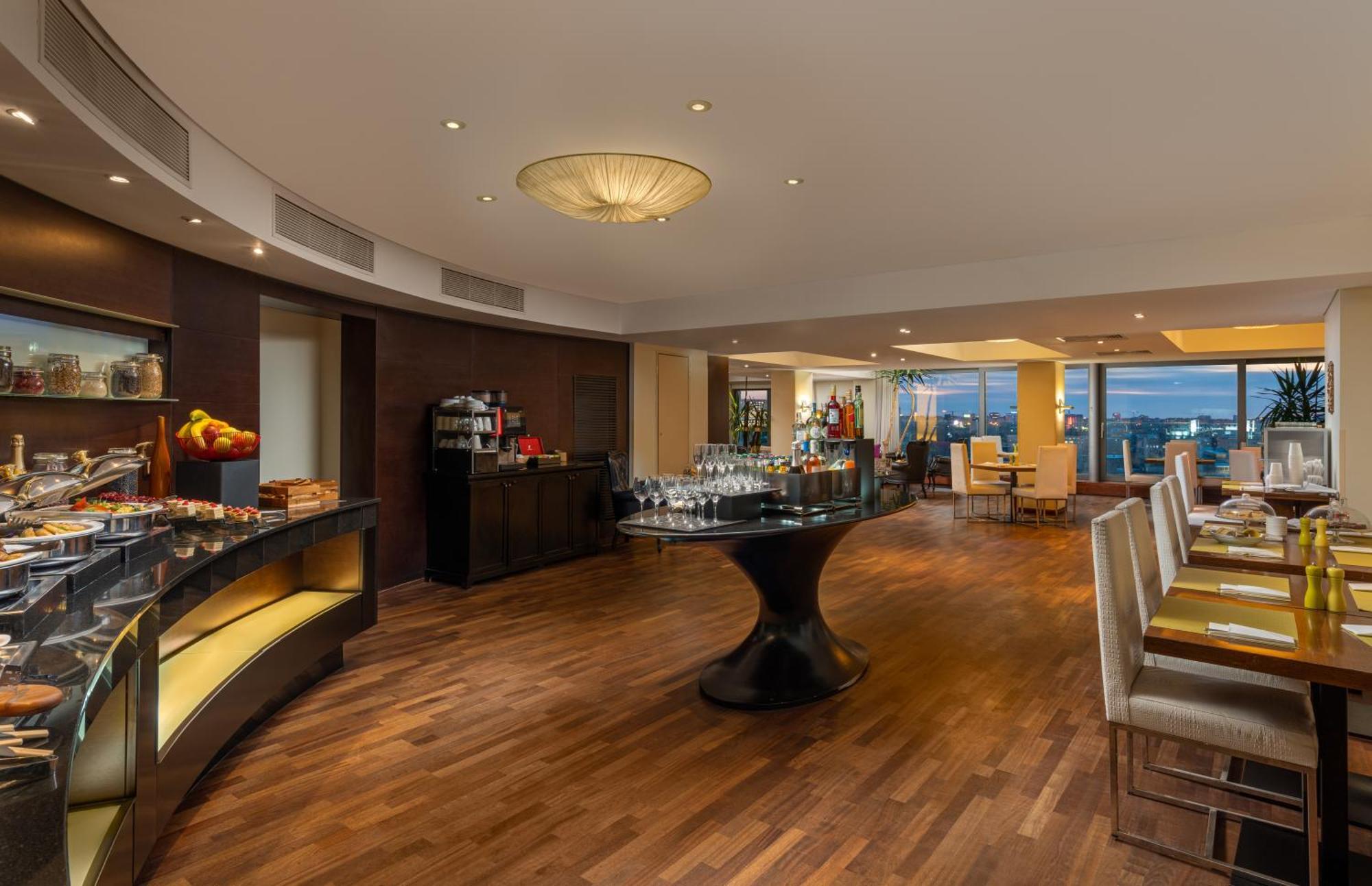 Executive Room Lounge Access