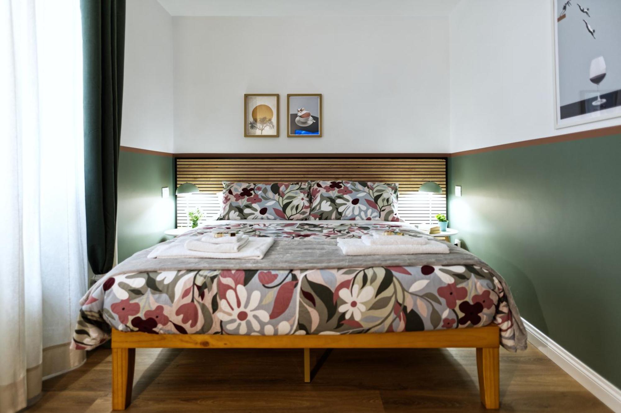 Deluxe Room,1648216709:JPEG