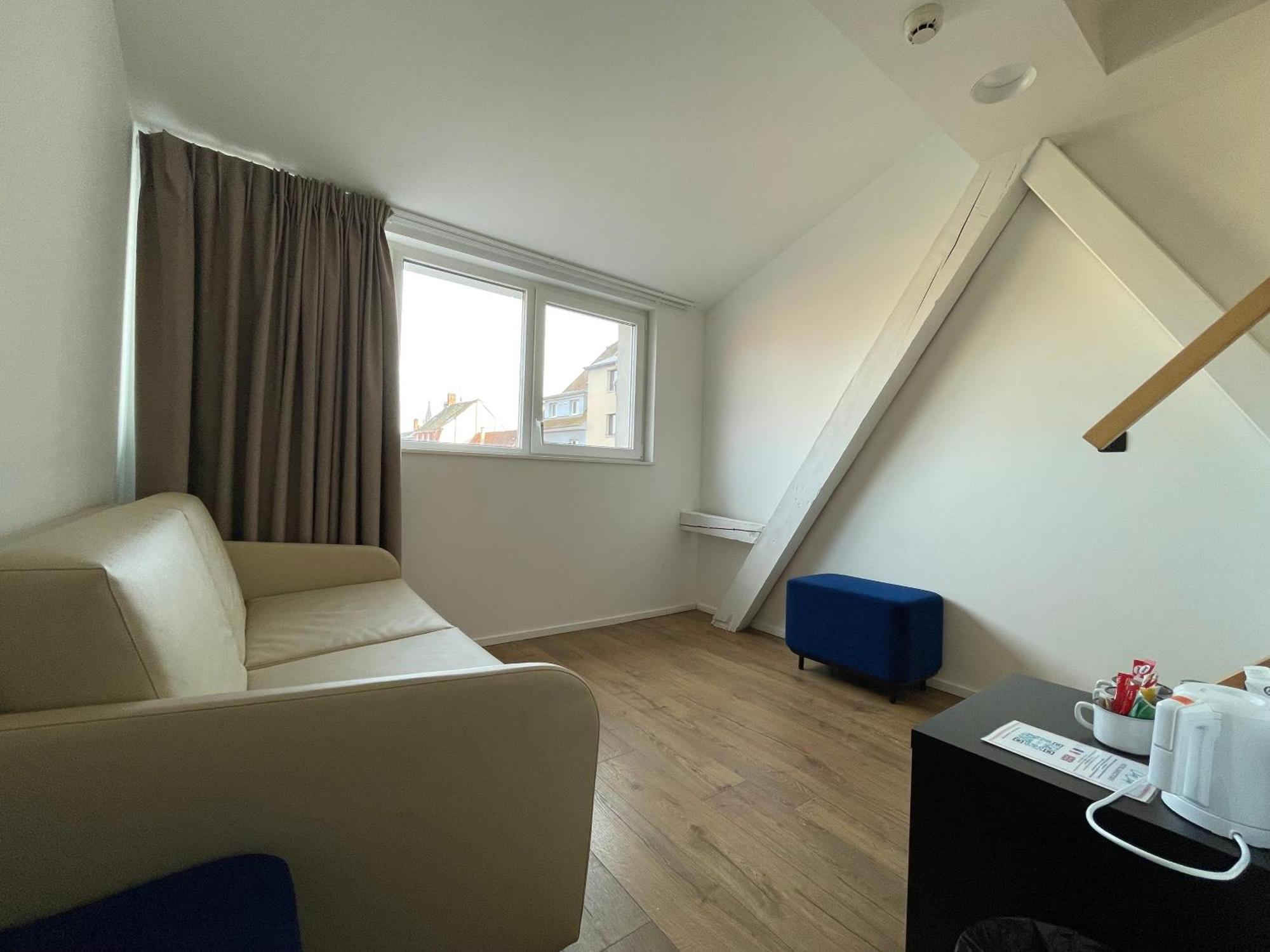 Family Room 6