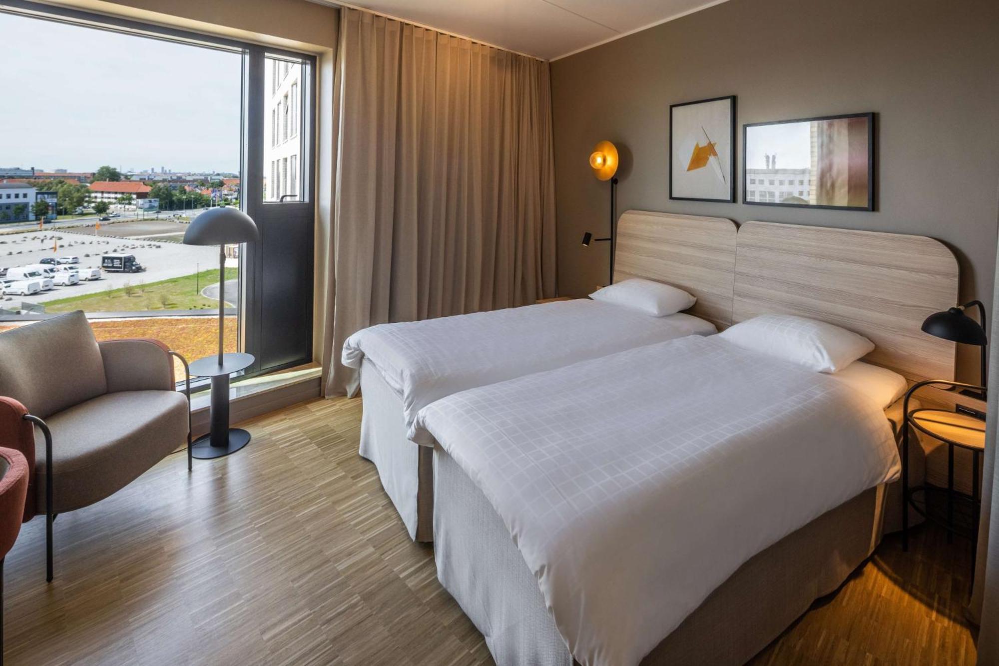 Standard Twin Room Wellness pool access