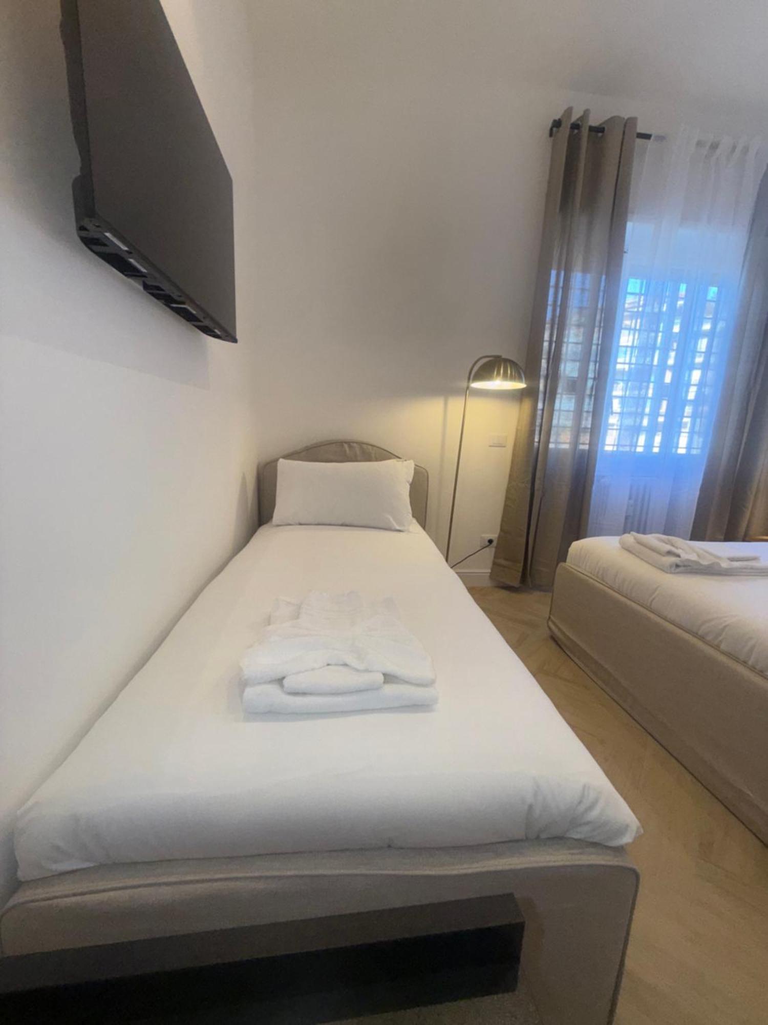 Deluxe Room,1653048602:JPEG