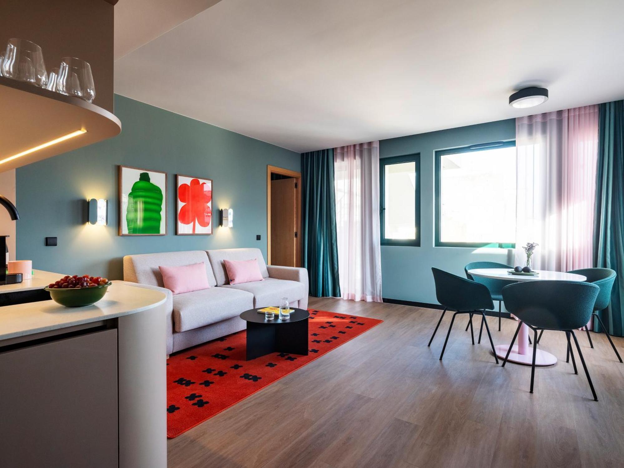 One-Bedroom Apartment Sofa Bed