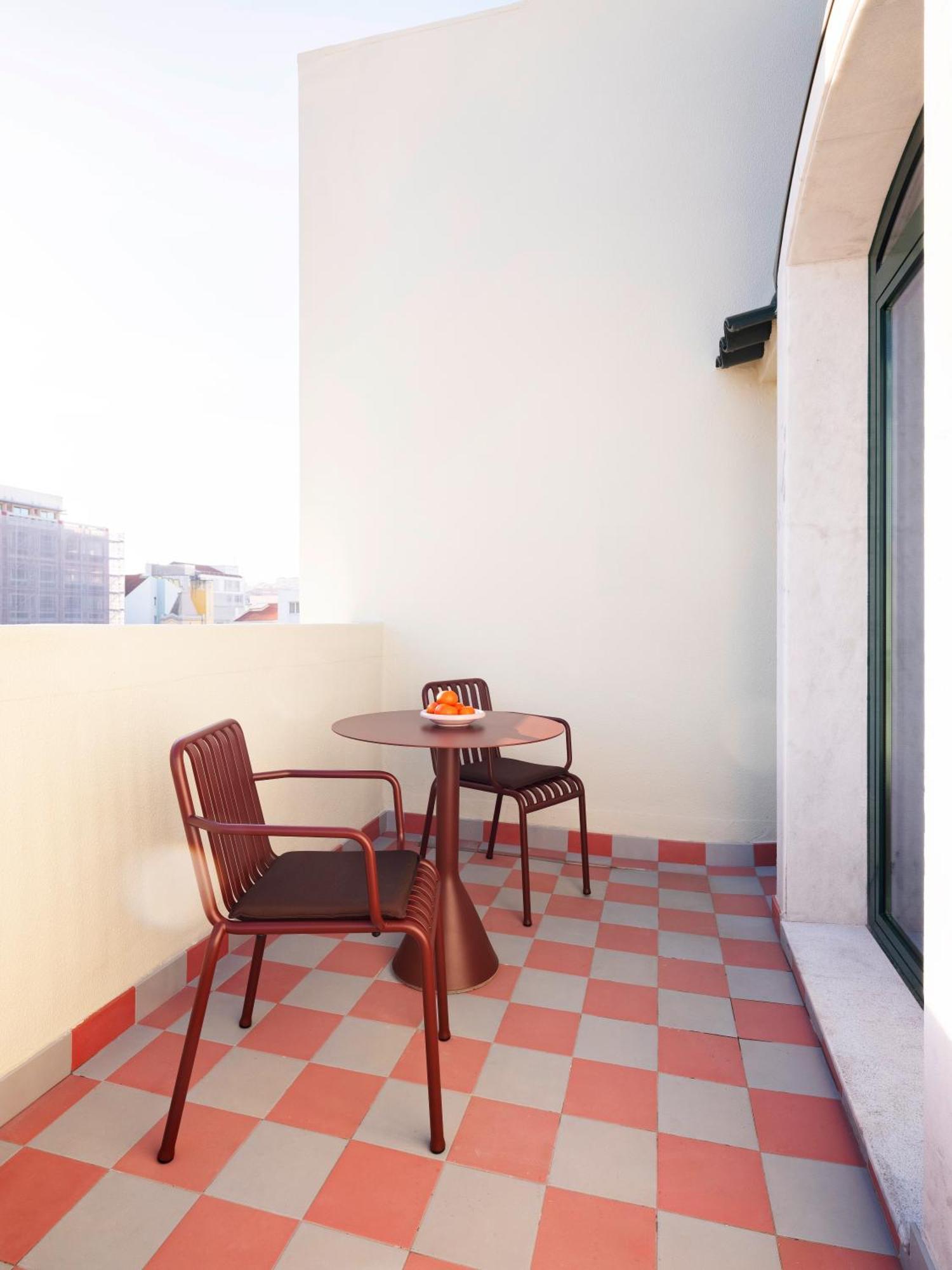 Large Studio Kitchenette Terrace