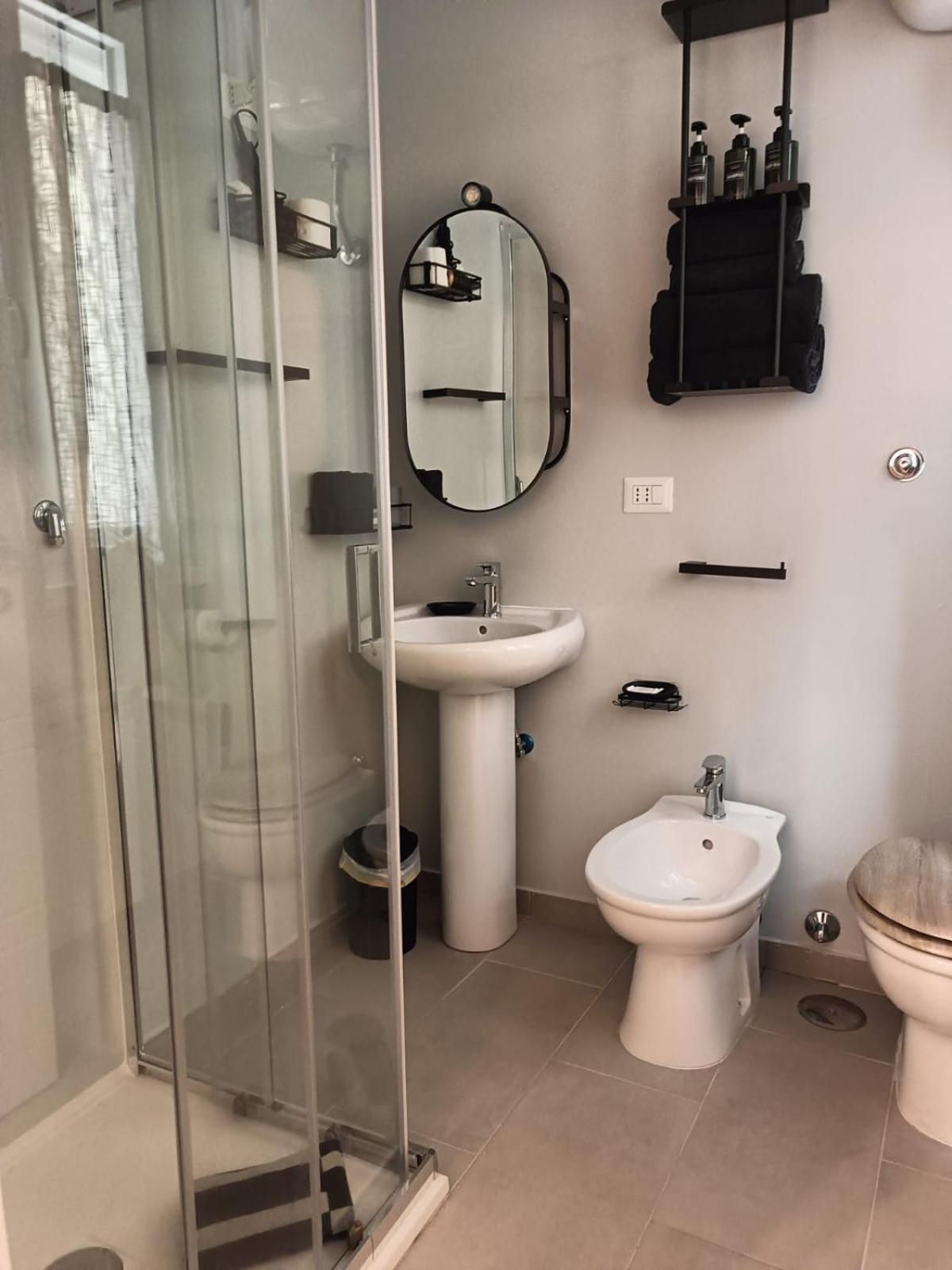 Camera Matrimoniale/Doppia con Letti Singoli con Bagno Privato