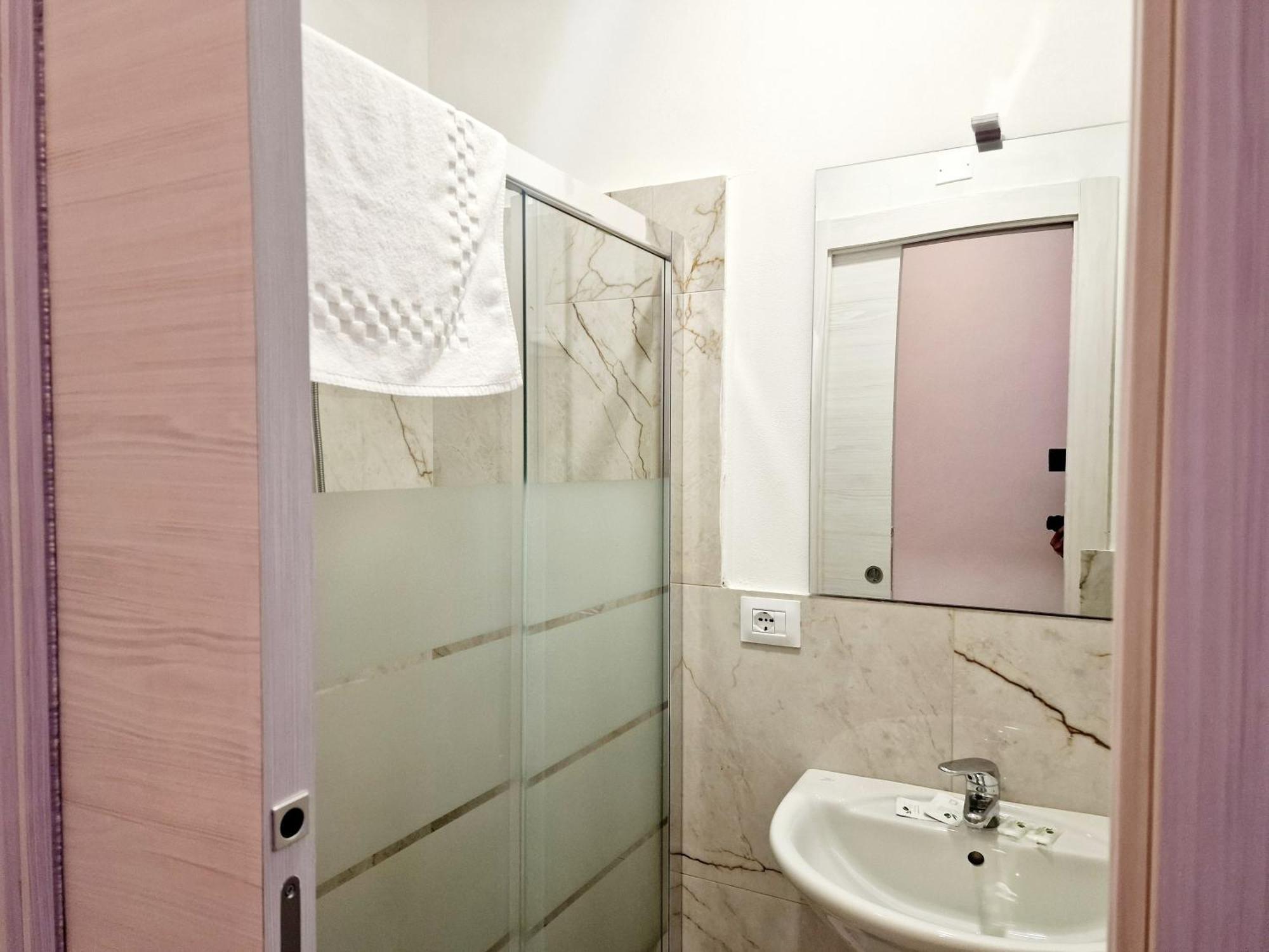 Camera Familiare con Bagno Privato