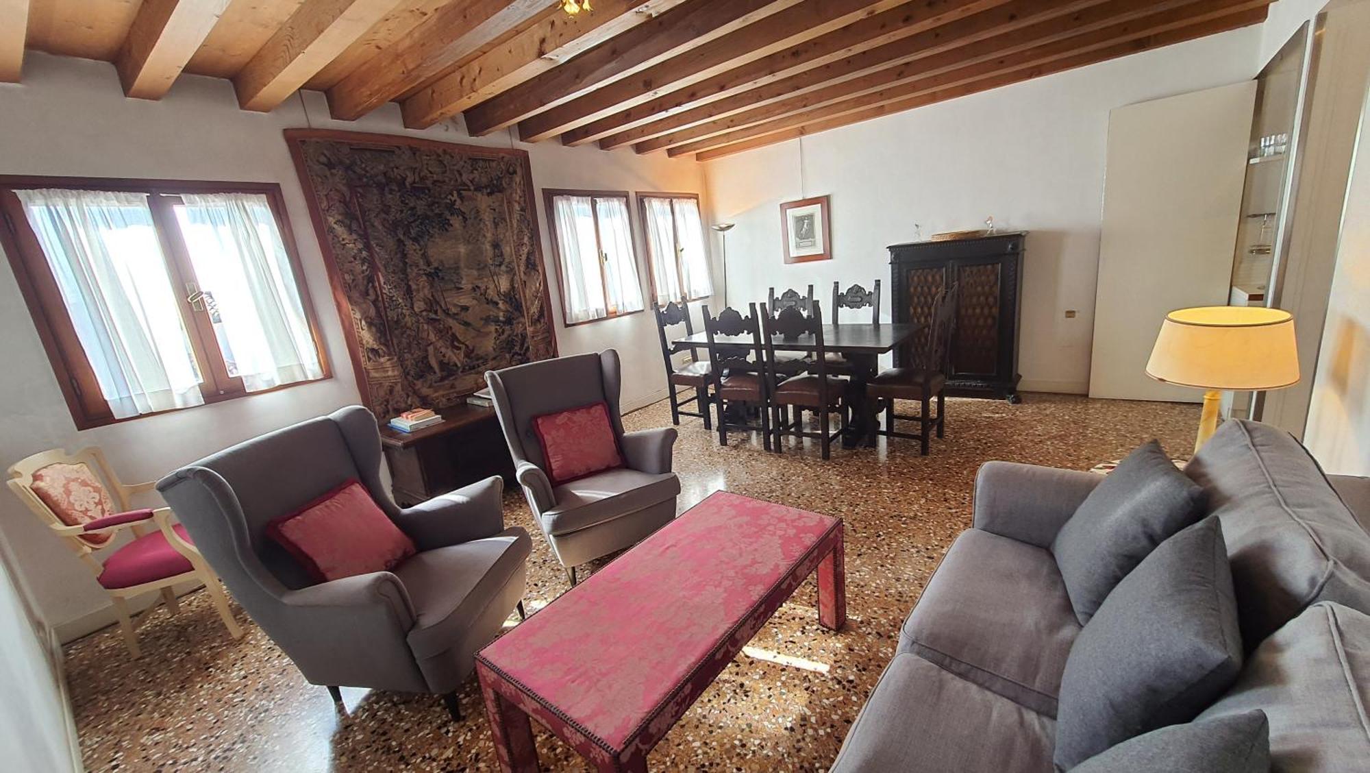 Appartamento con 2 Camere da Letto e Vista Città