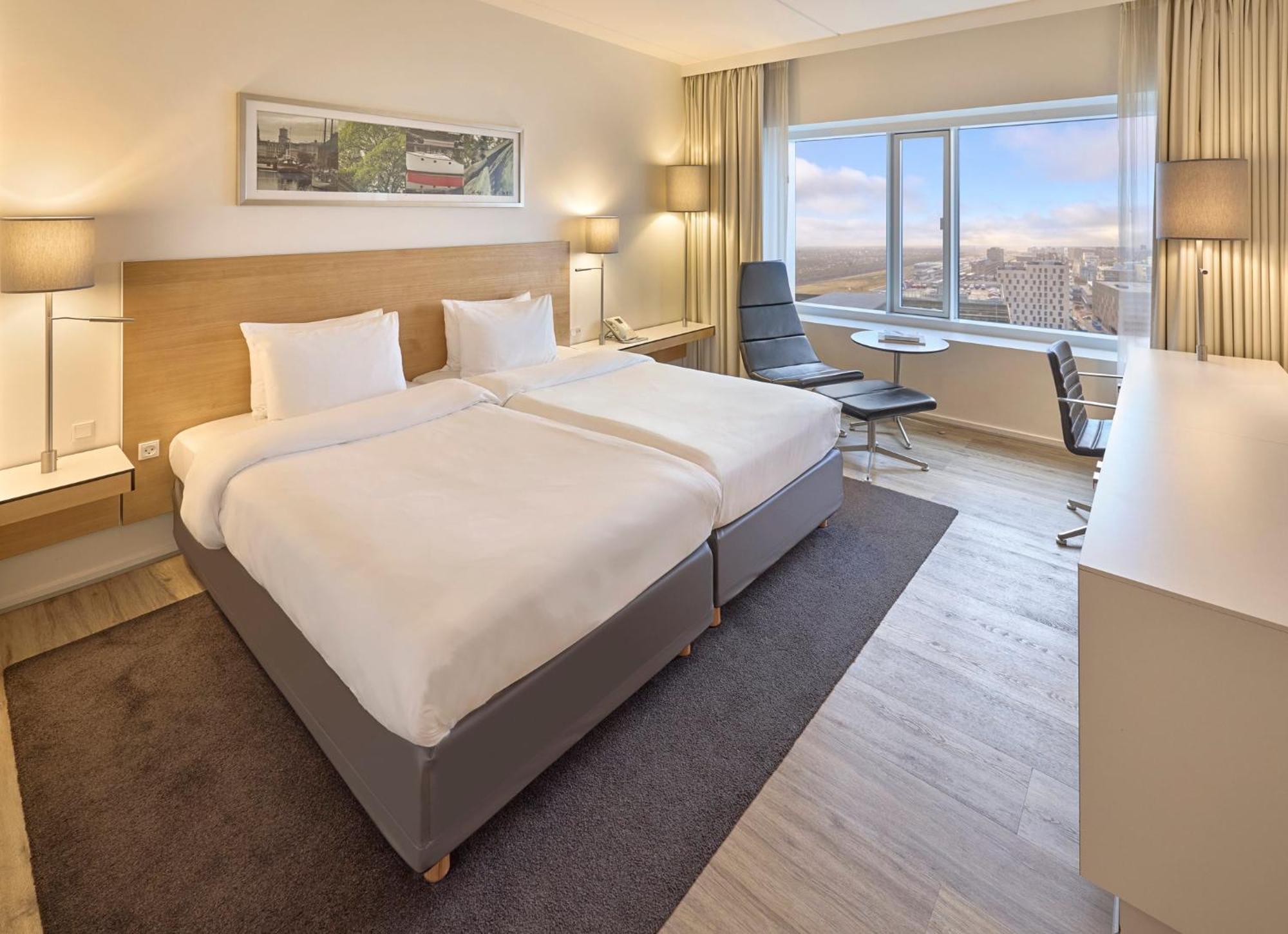 Standard Twin Room City View High Floor