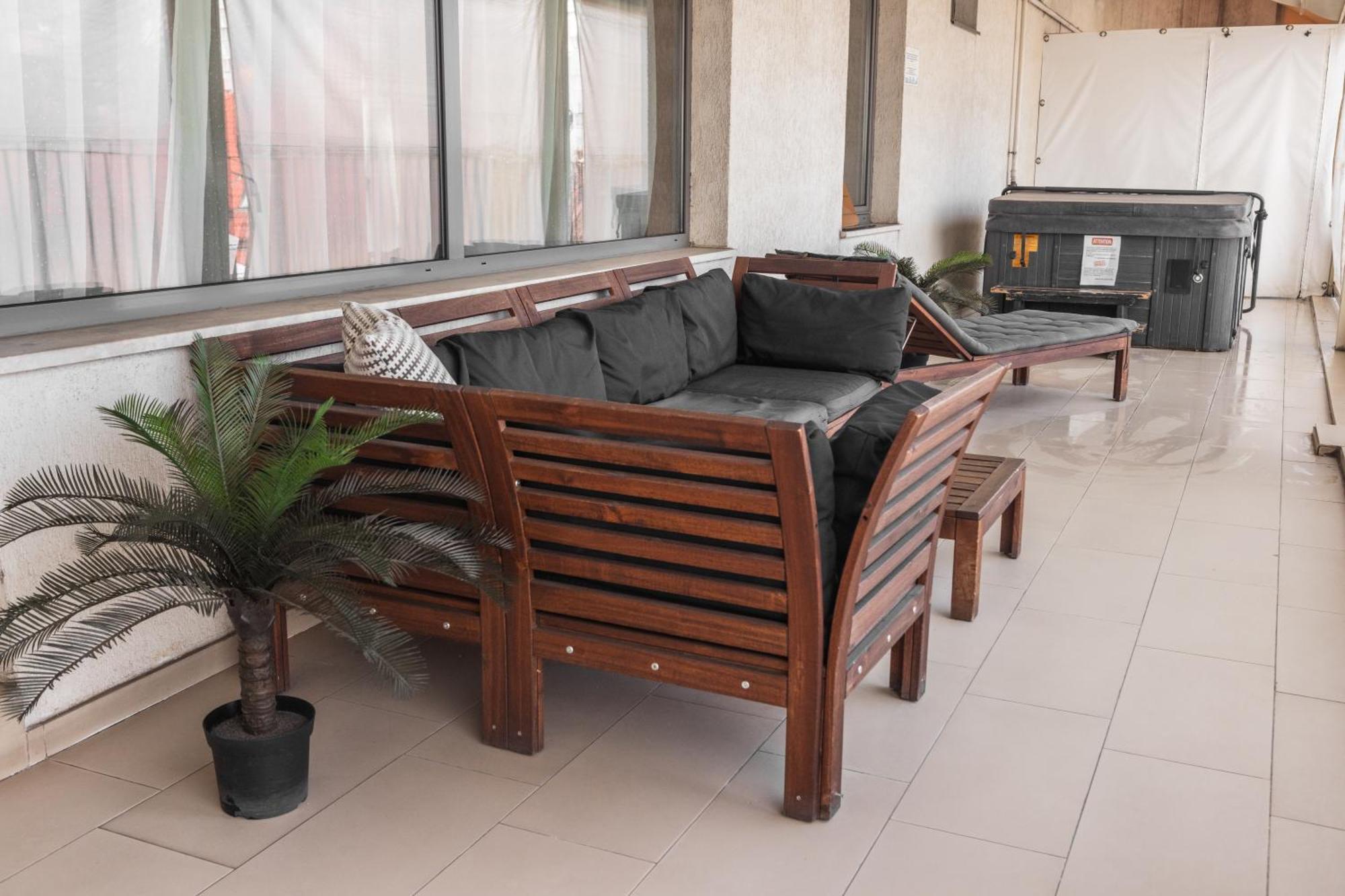 Suite Outdoor Hot Tub