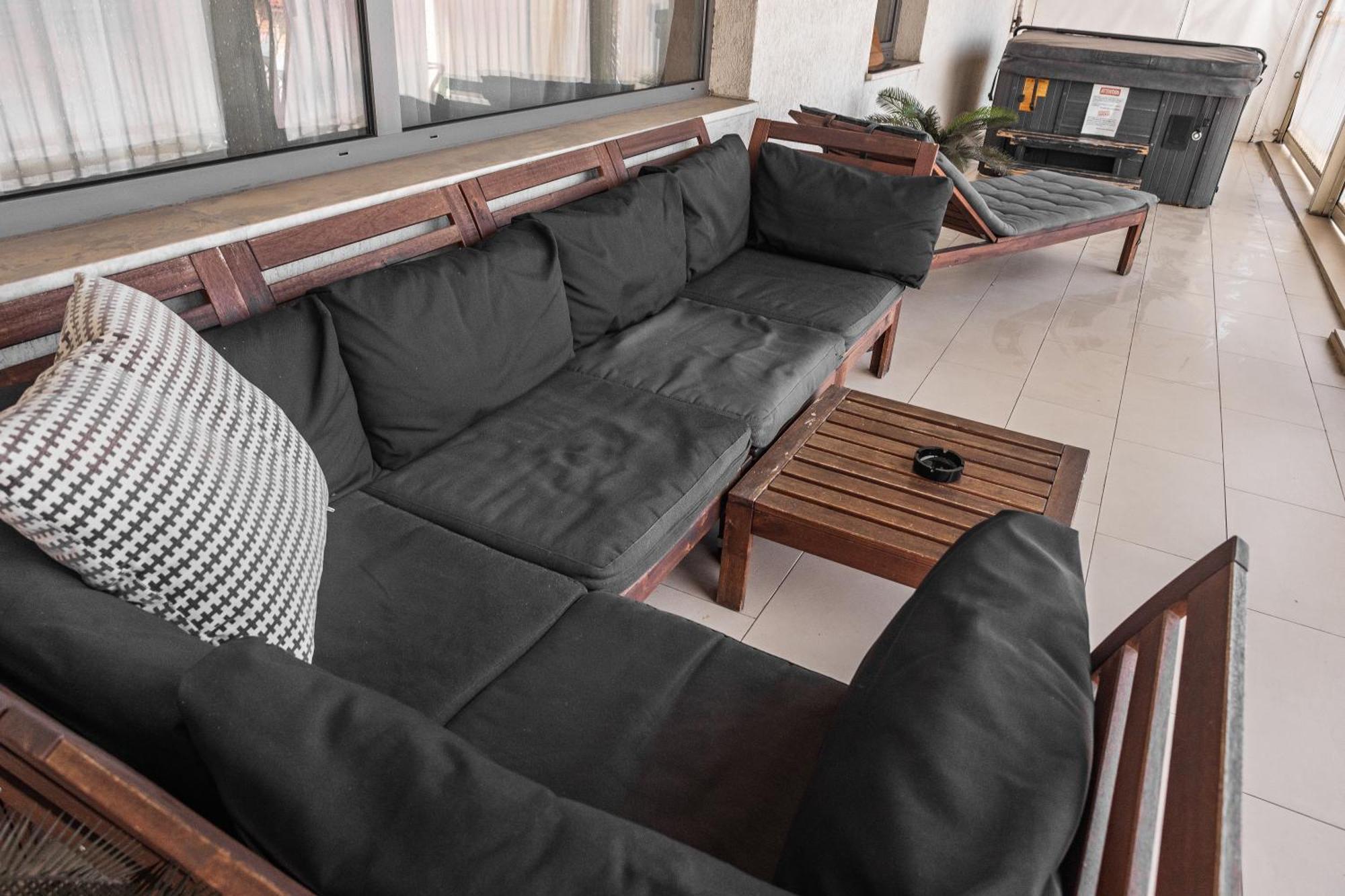 Suite Outdoor Hot Tub