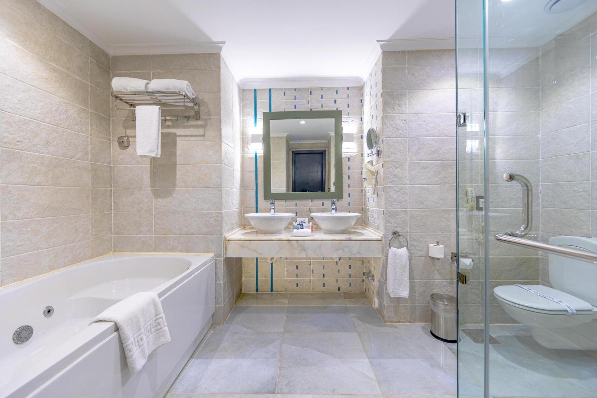 Signature Jacuzzi Suite Sea View