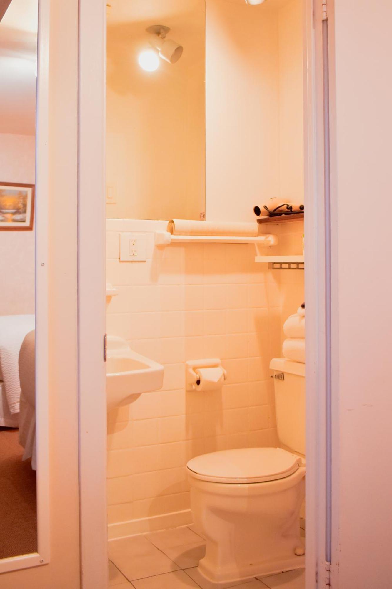 Economy Double Room Half Basement