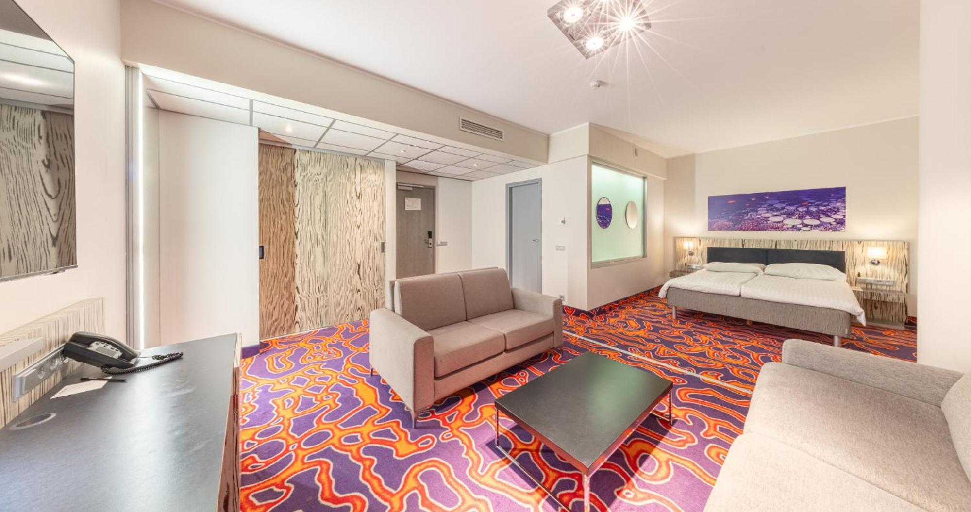 Family Room Spa access