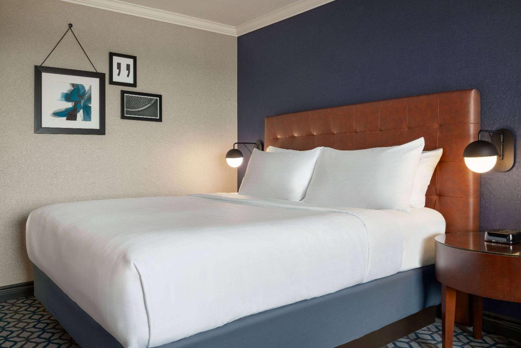 1 King Bed City View Upper Floor Non-Smoking