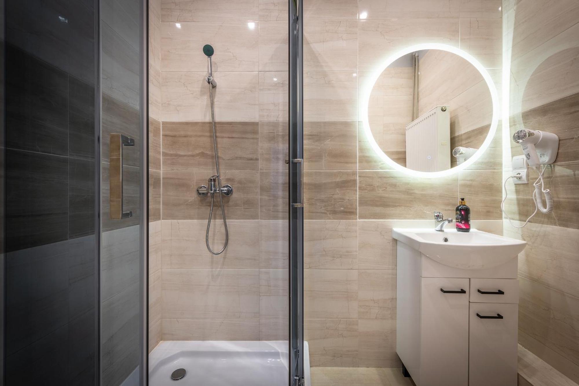 Comfort Triple Room Shower