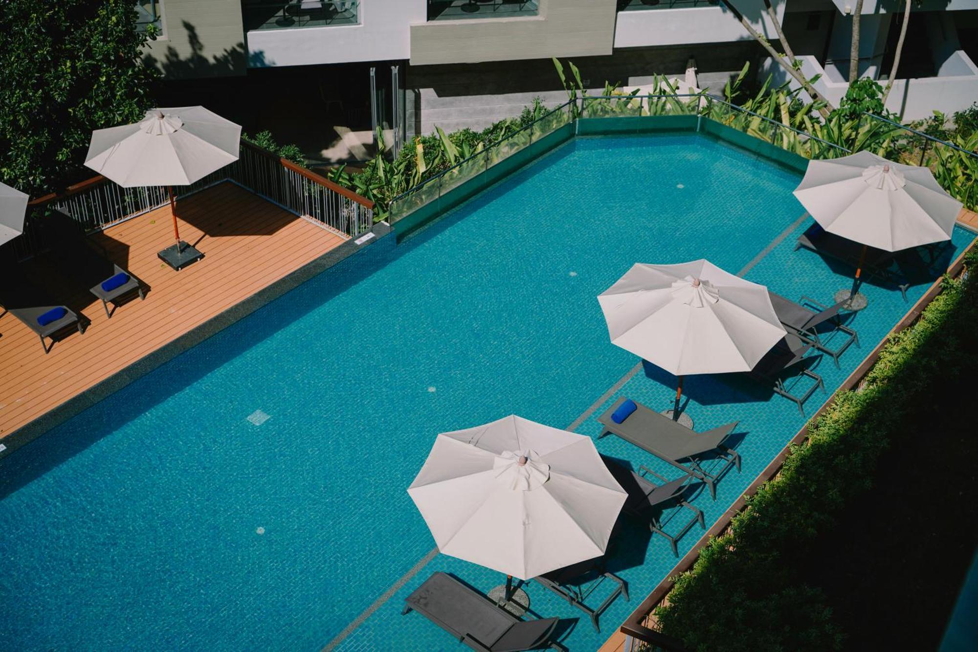 Camera Superior Doppia con Letti Singoli con Balcone e Vista Piscina