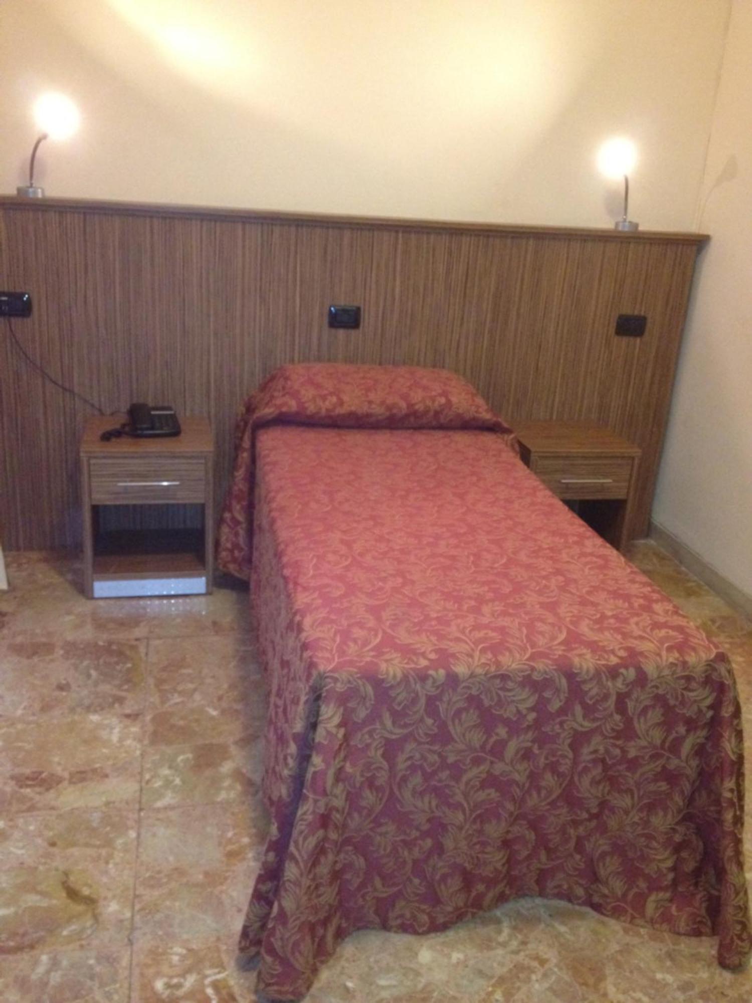 Camera Singola con Bagno in Comune
