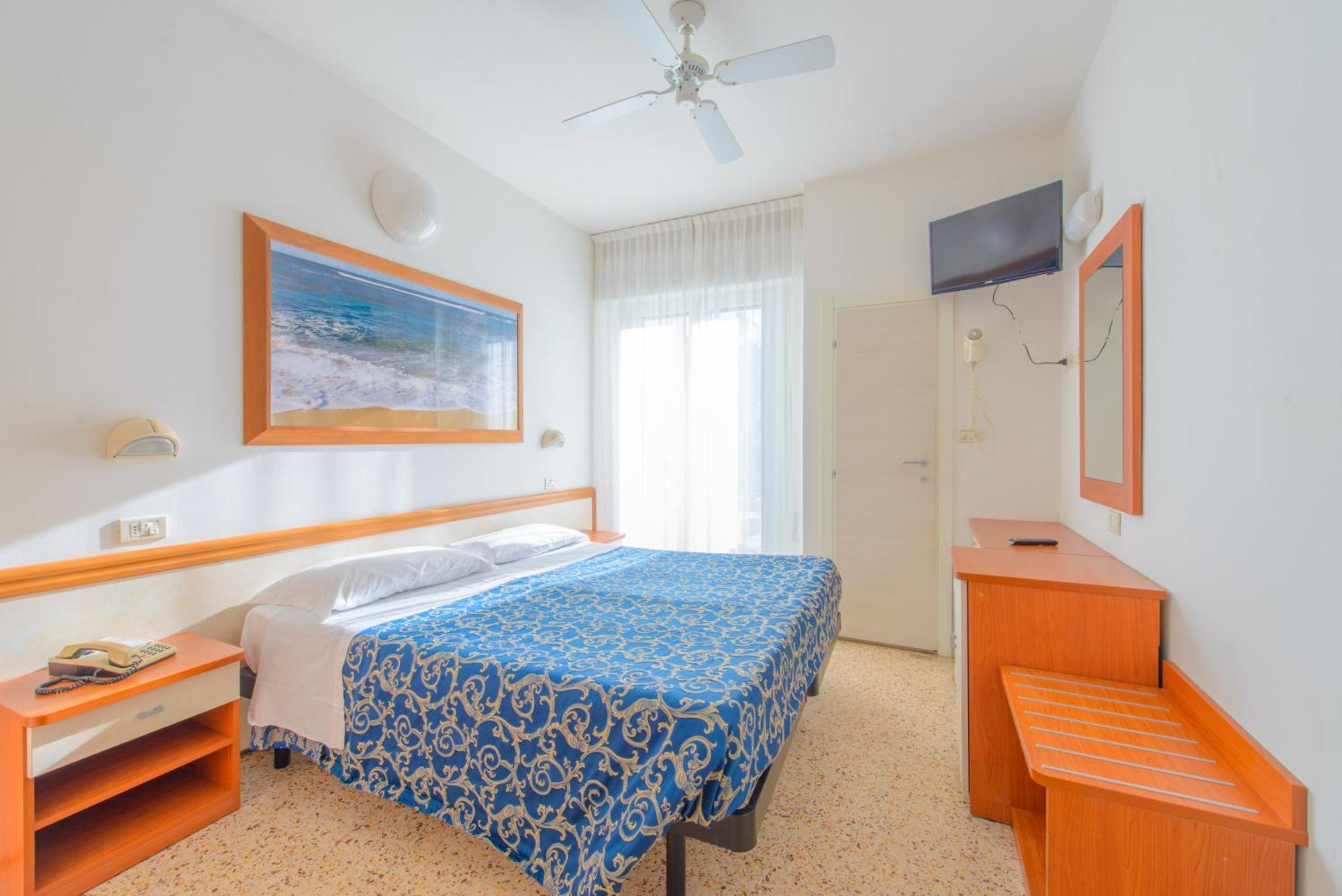 Deluxe Double Room Shower,1742823325:JPEG