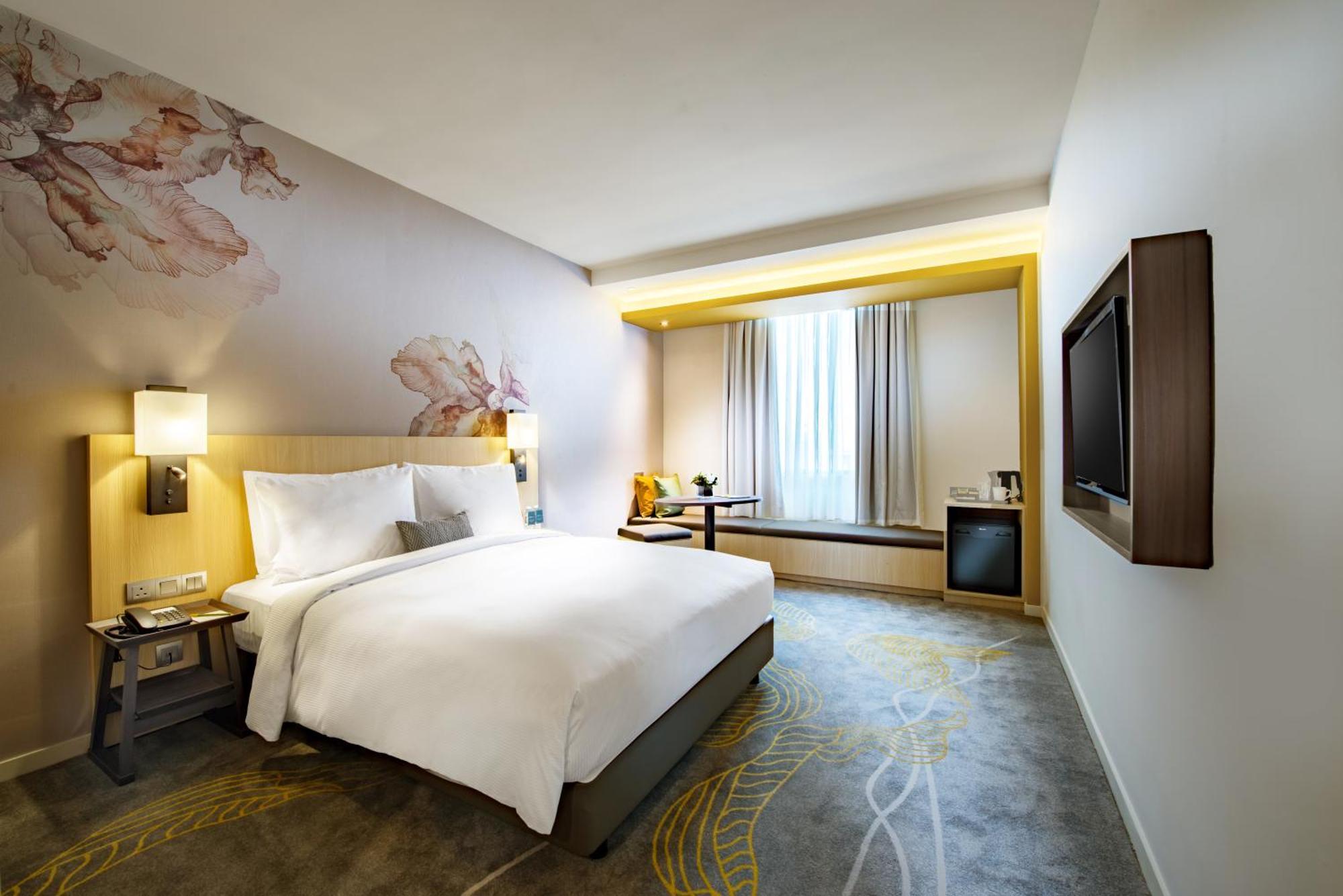 Queen Guest Room City View