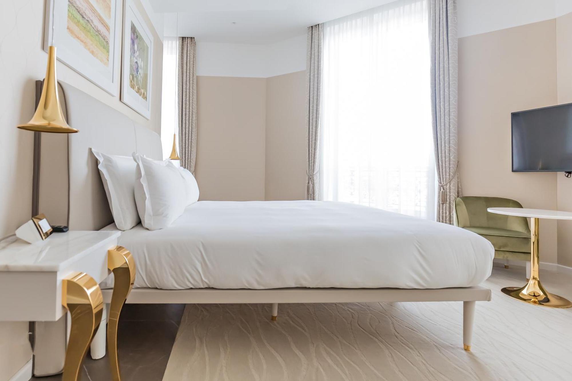 Executive Double Room River View access to Spa