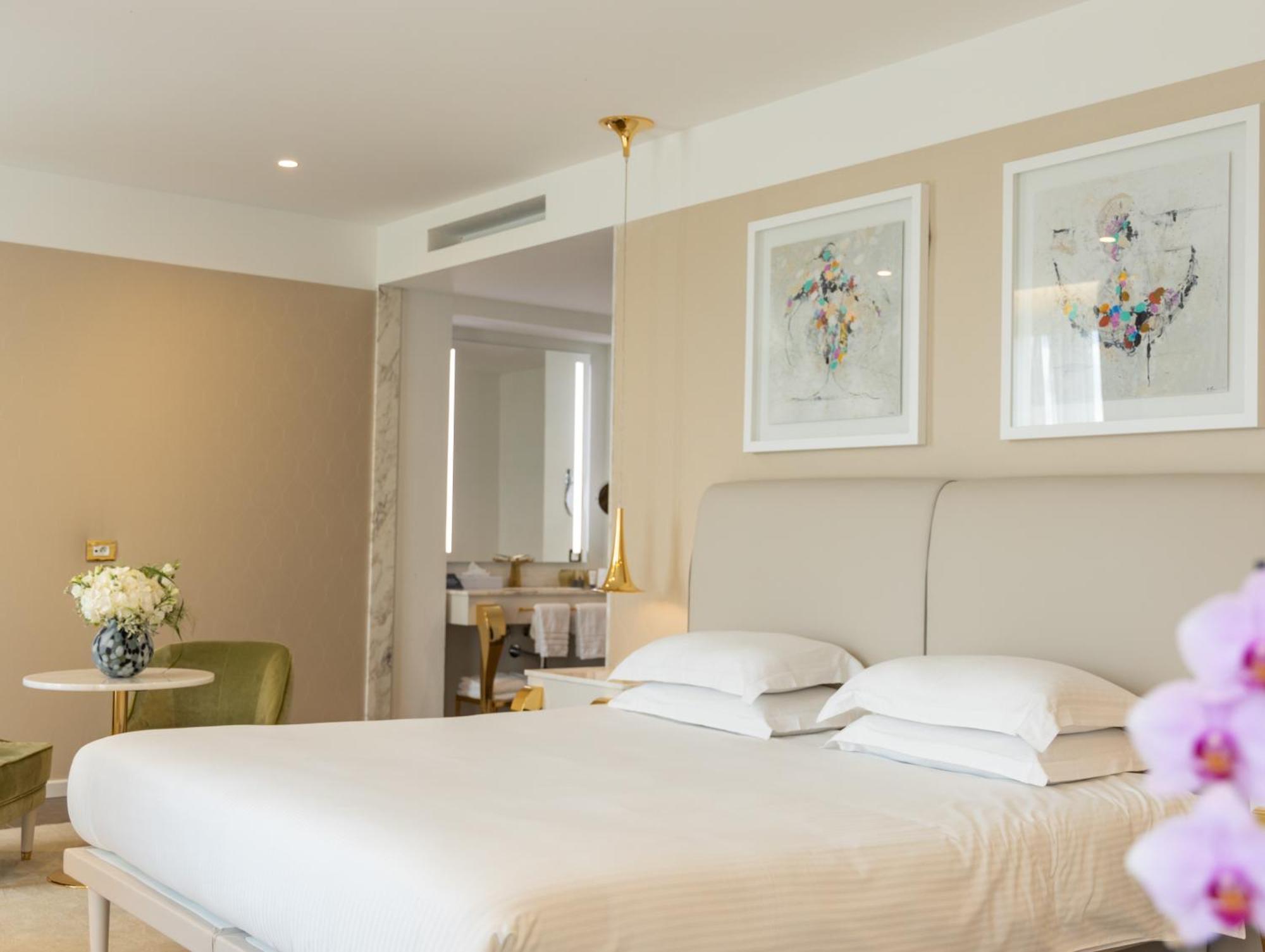 Junior Suite River View access to Spa