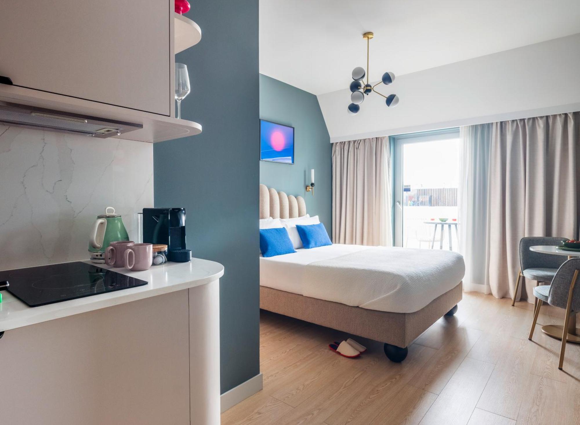 Medium Studio Kitchenette Terrace