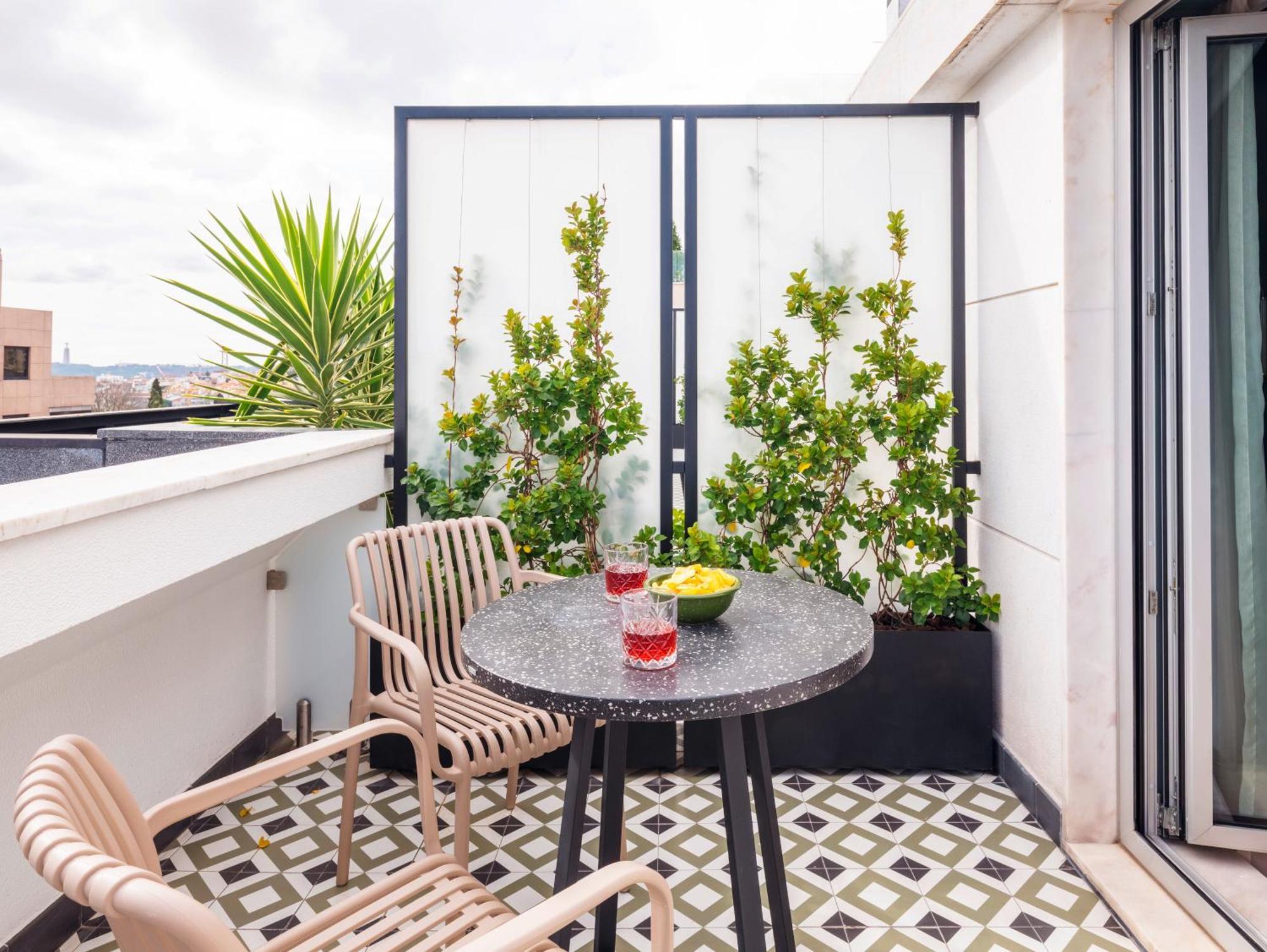 Medium Studio Kitchenette Terrace