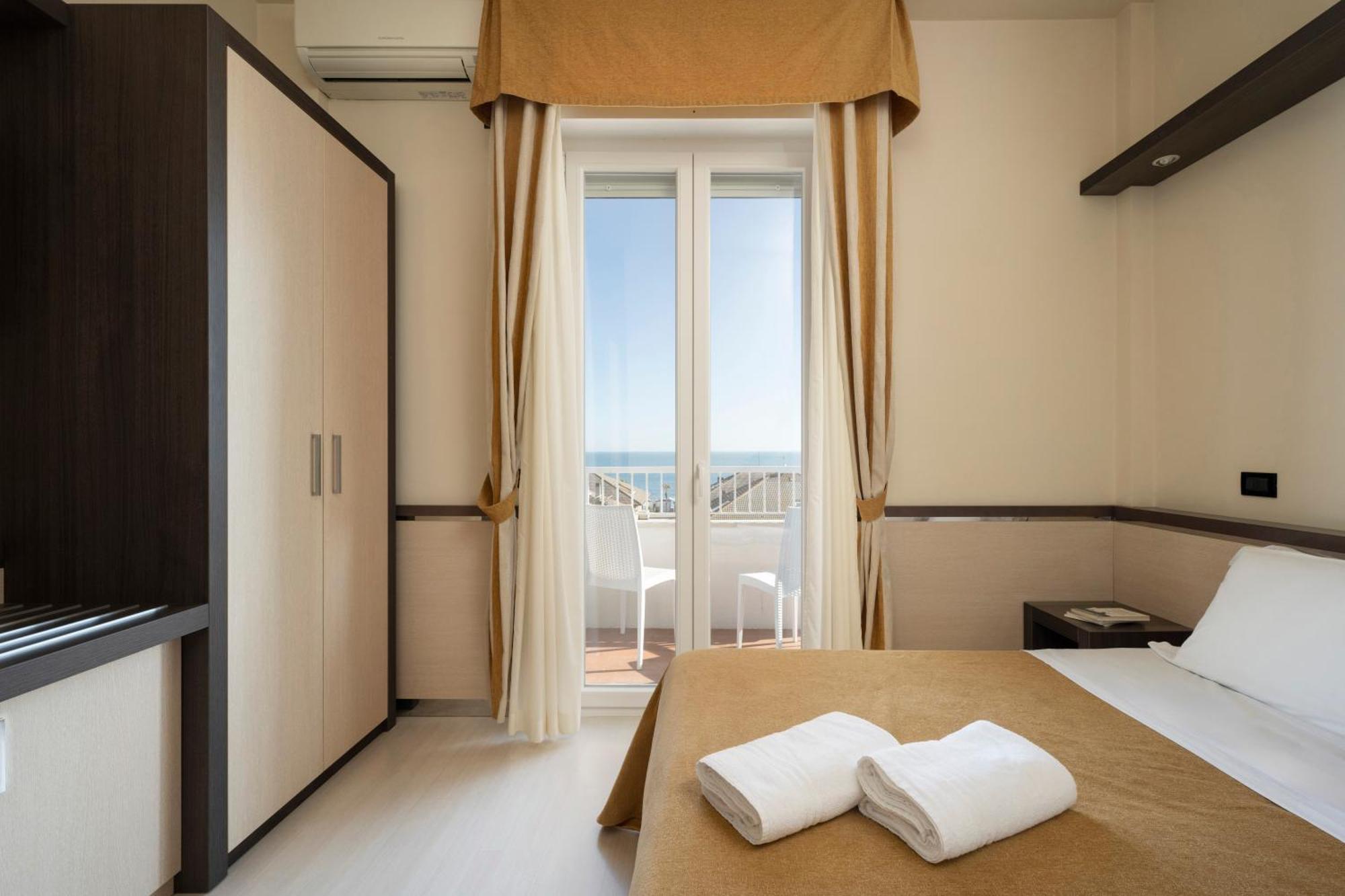 Triple Room Sea View