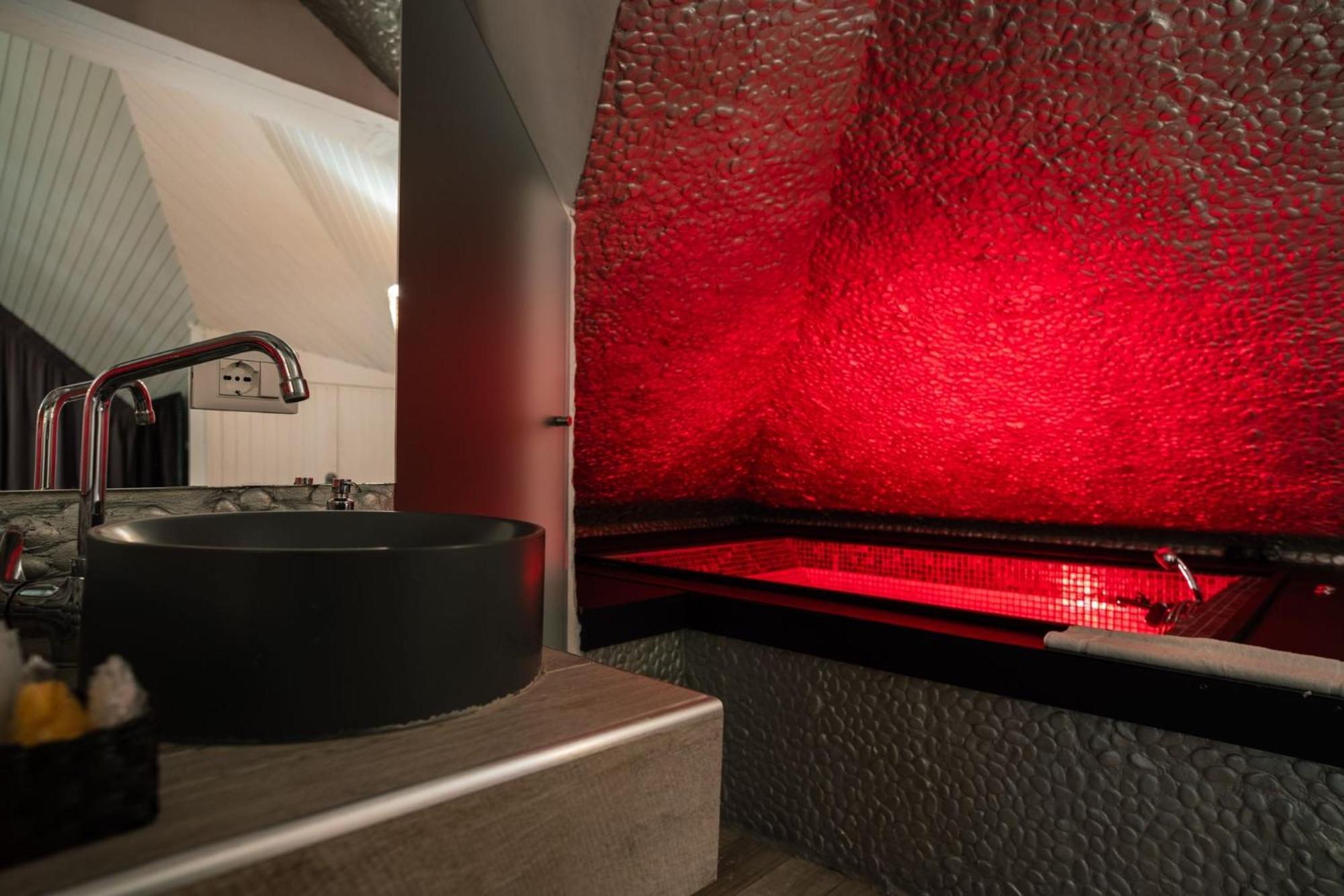 King Room Spa Bath