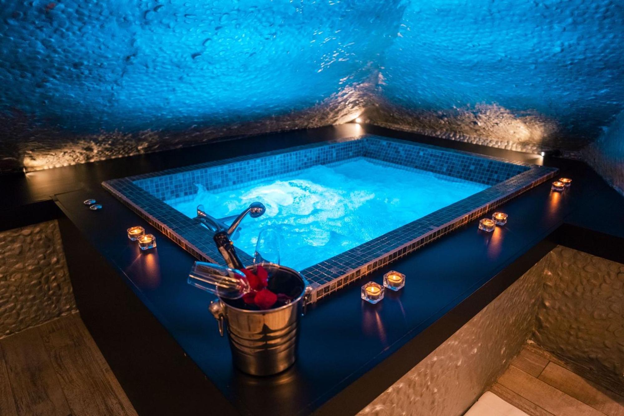King Room Spa Bath
