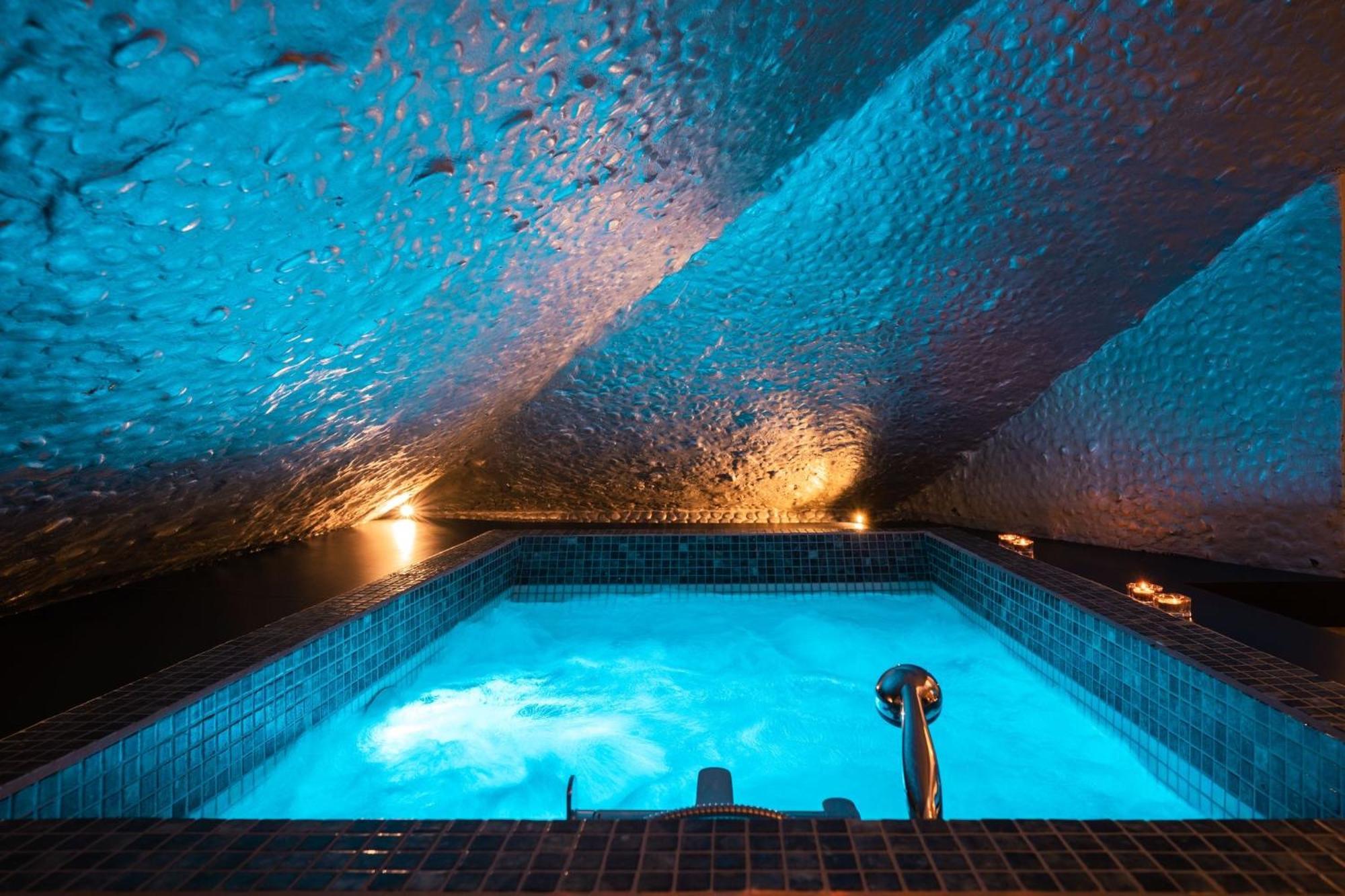 King Room Spa Bath