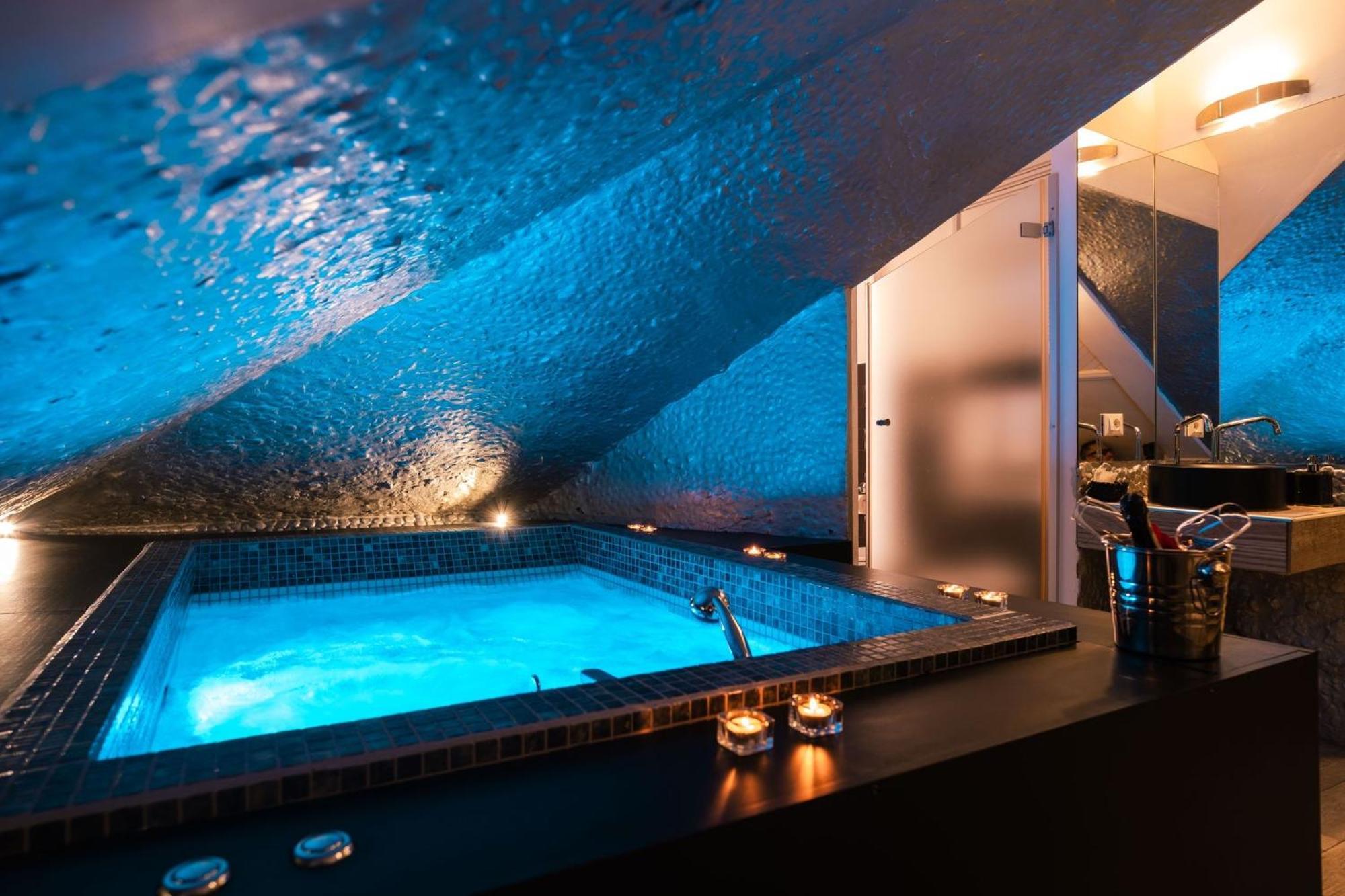 King Room Spa Bath