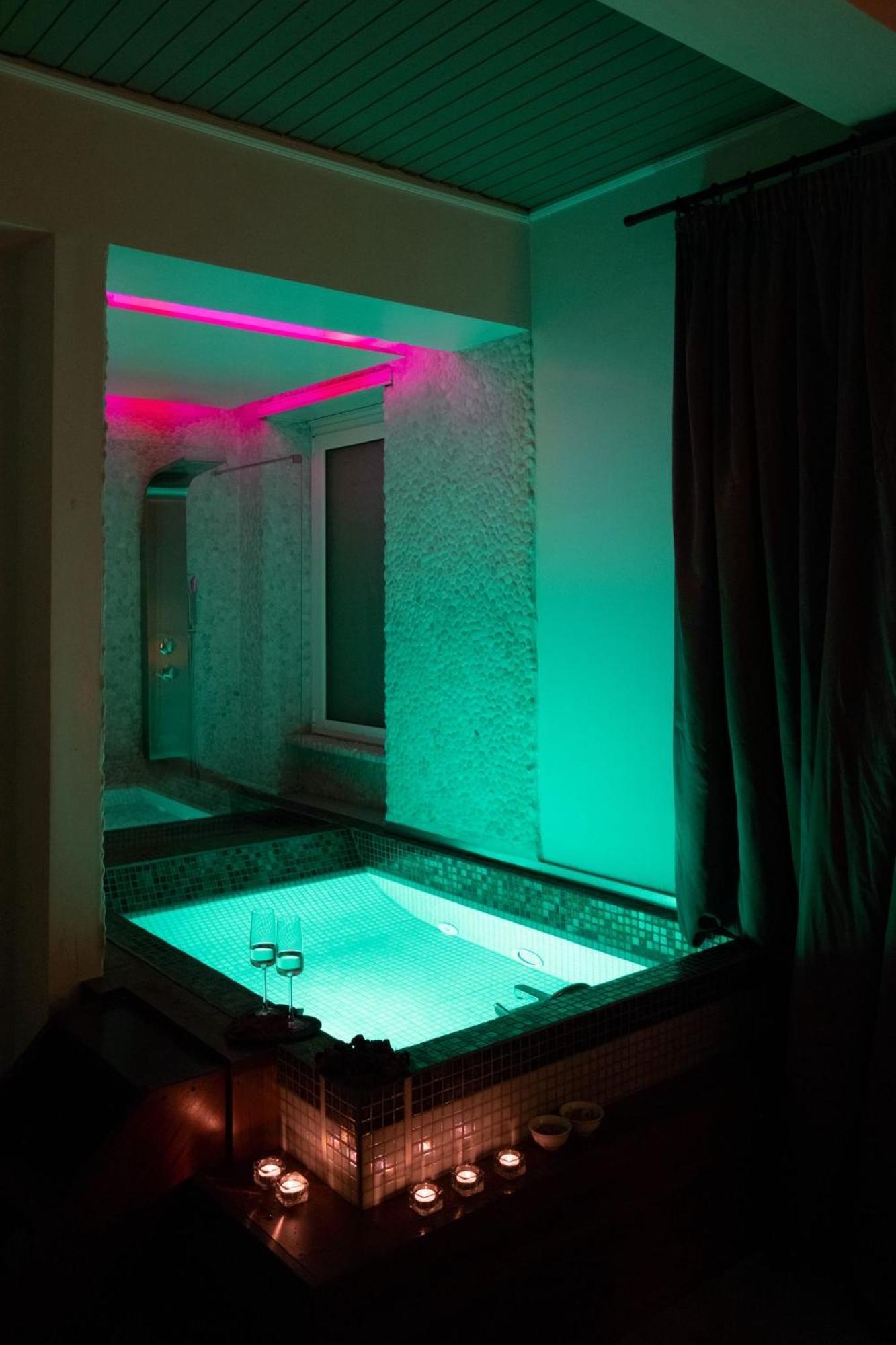 King Room Spa Bath