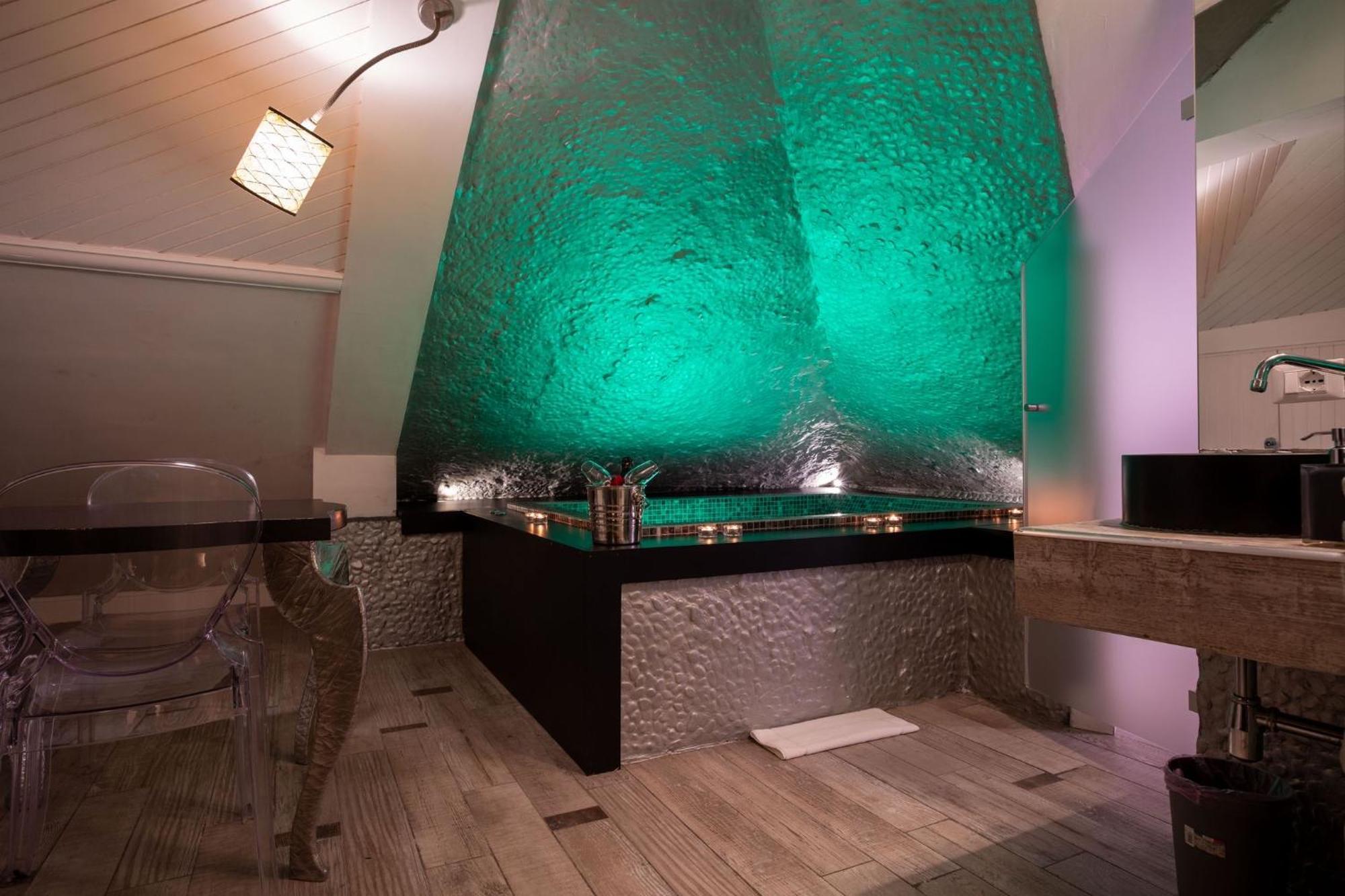King Room Spa Bath